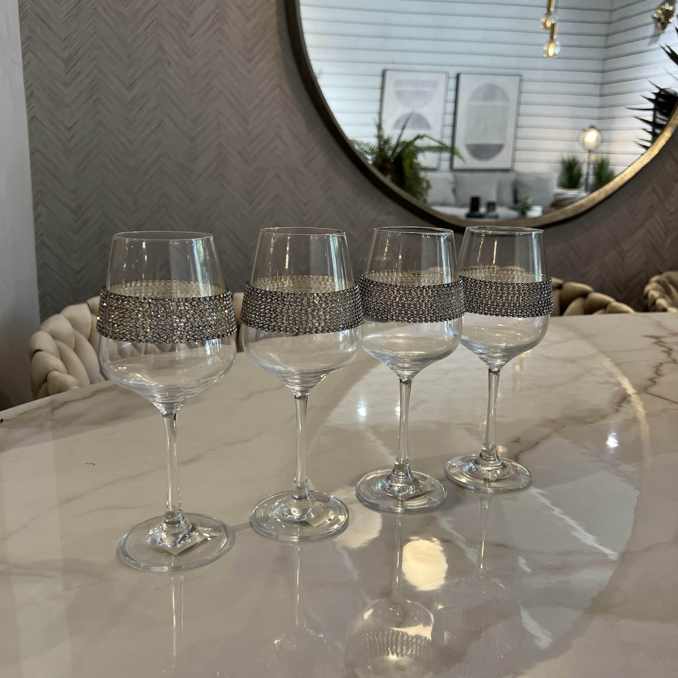 כוס גביע יין מפואר בשילוב אבנים כוס גביע יין מפואר בשילוב אבנים