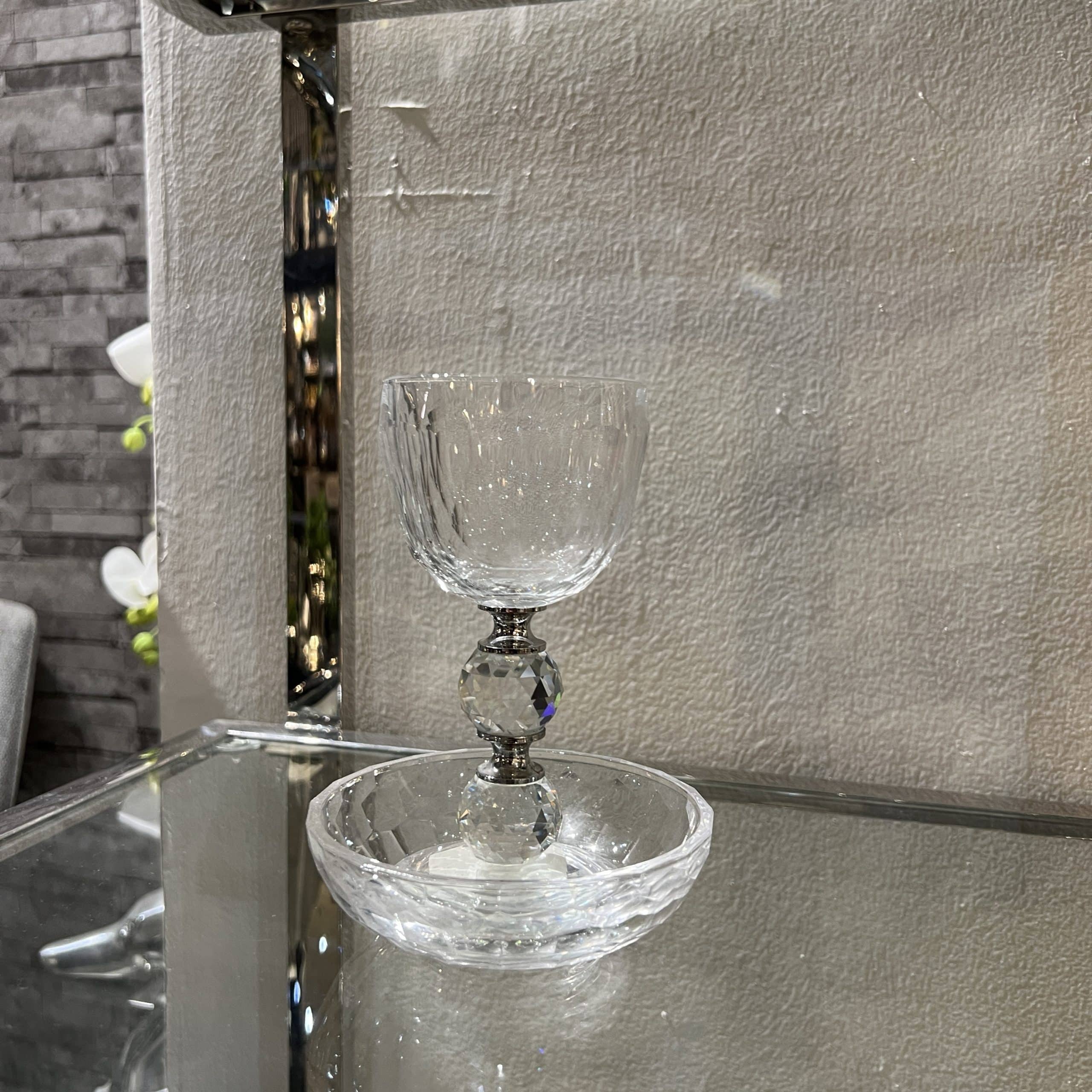 גביע קידוש ותחתית קריסטל שקוף גביע קידוש ותחתית קריסטל שקוף