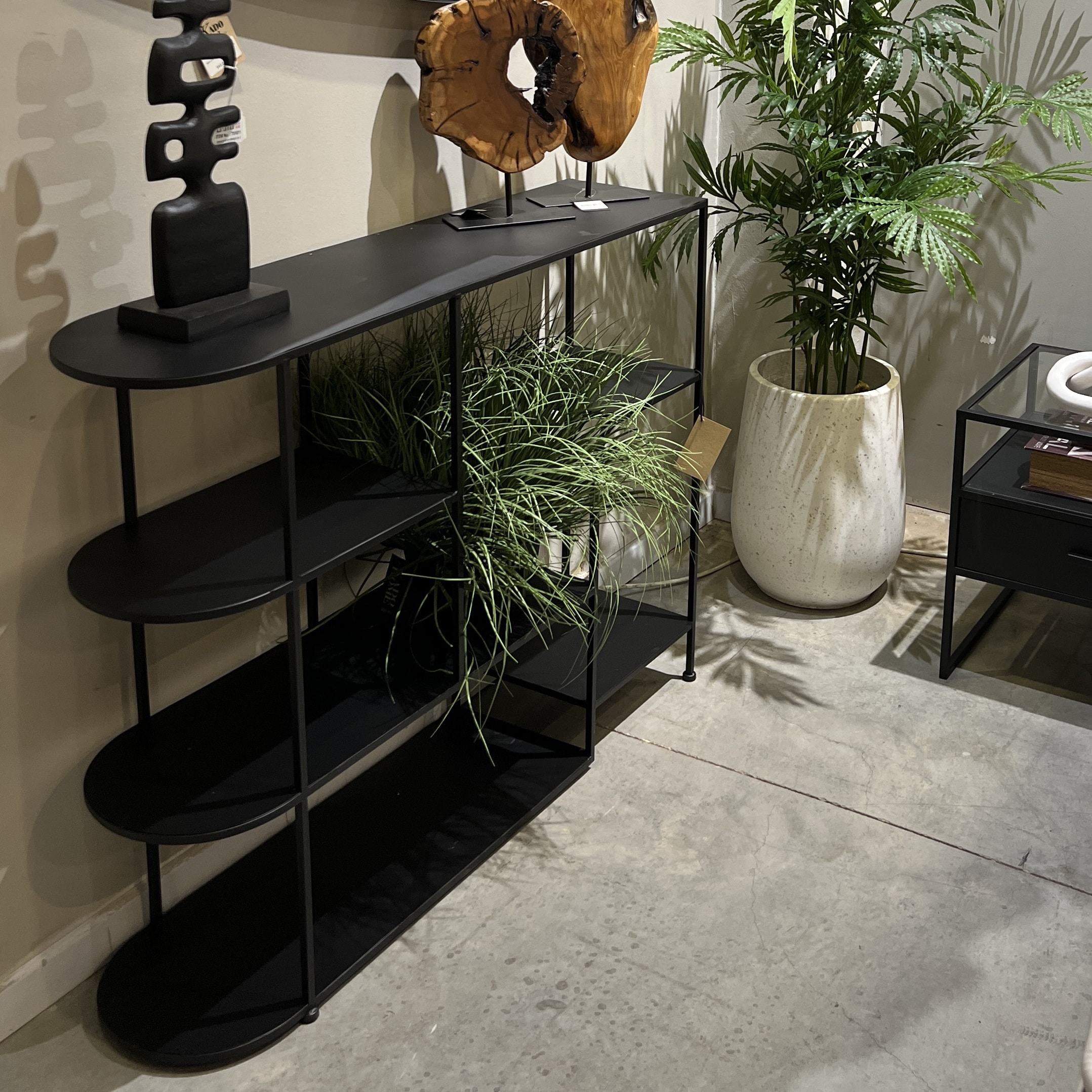 קונסולה מתכת שחורה קונסולה מתכת שחורה