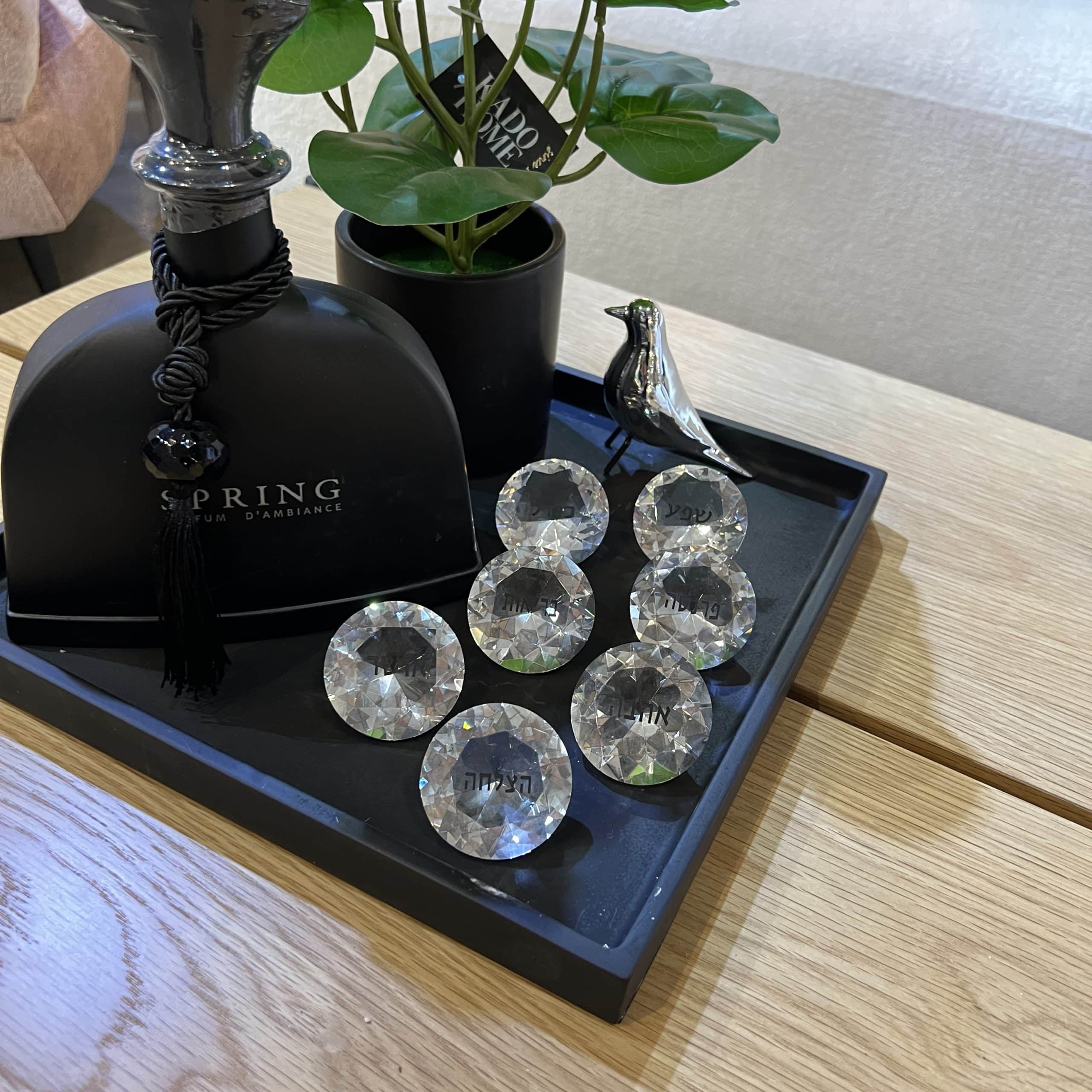 אבן קריסטל כיתוב קטן דגם איקו אבן קריסטל כיתוב קטן דגם איקו