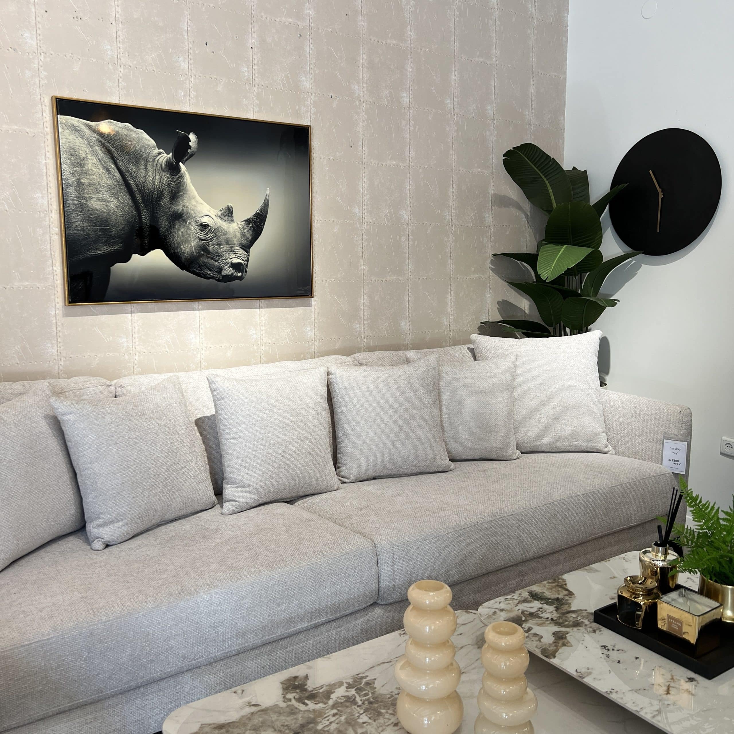 תמונה קרנף מבריקה מסגרת זהב 70/100 דגם איקו