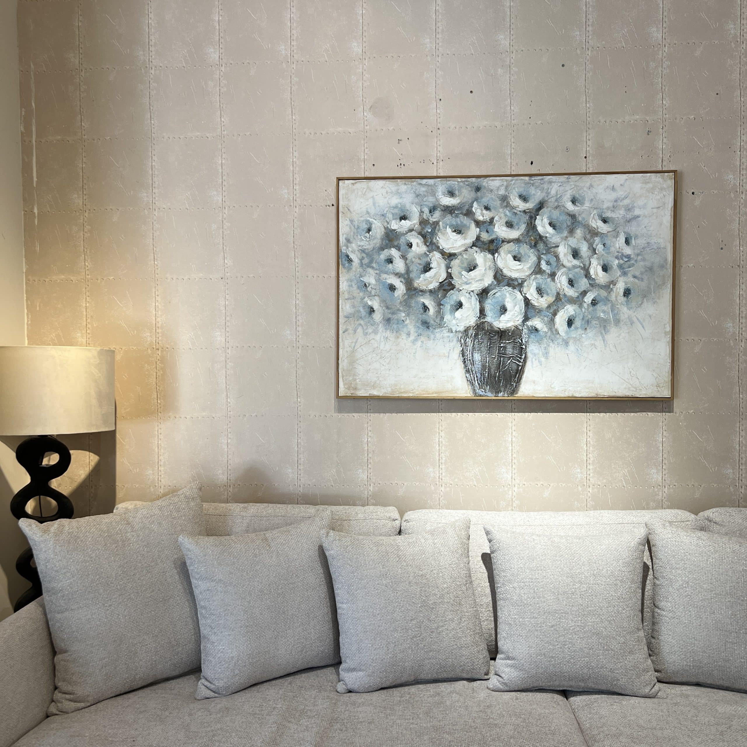 תמונה עבודת יד כד פרחים תכלת ולבן מסגרת עץ דגם איקו תמונה עבודת יד כד פרחים תכלת ולבן מסגרת עץ דגם איקו