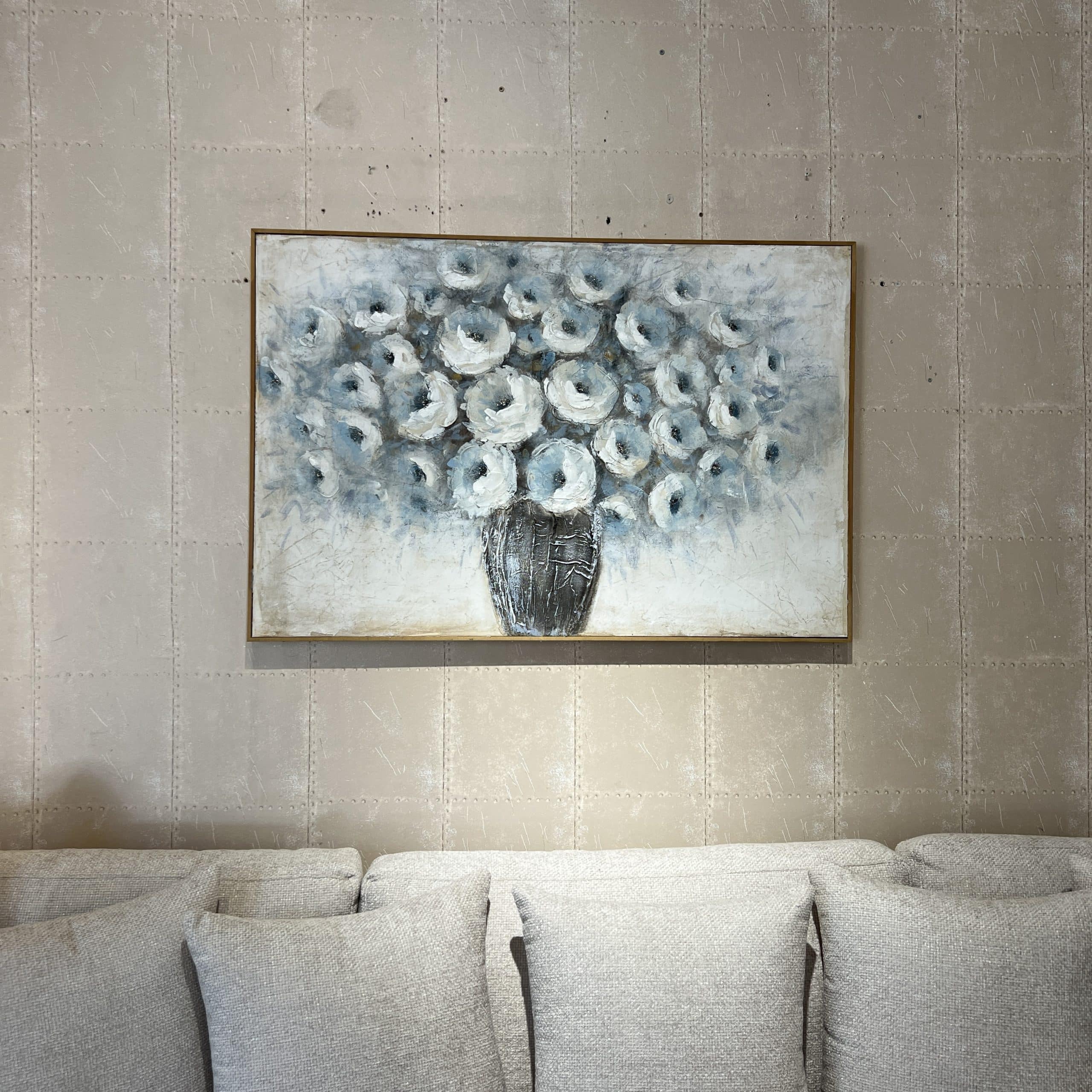 תמונה עבודת יד כד פרחים תכלת ולבן מסגרת עץ דגם איקו תמונה עבודת יד כד פרחים תכלת ולבן מסגרת עץ דגם איקו