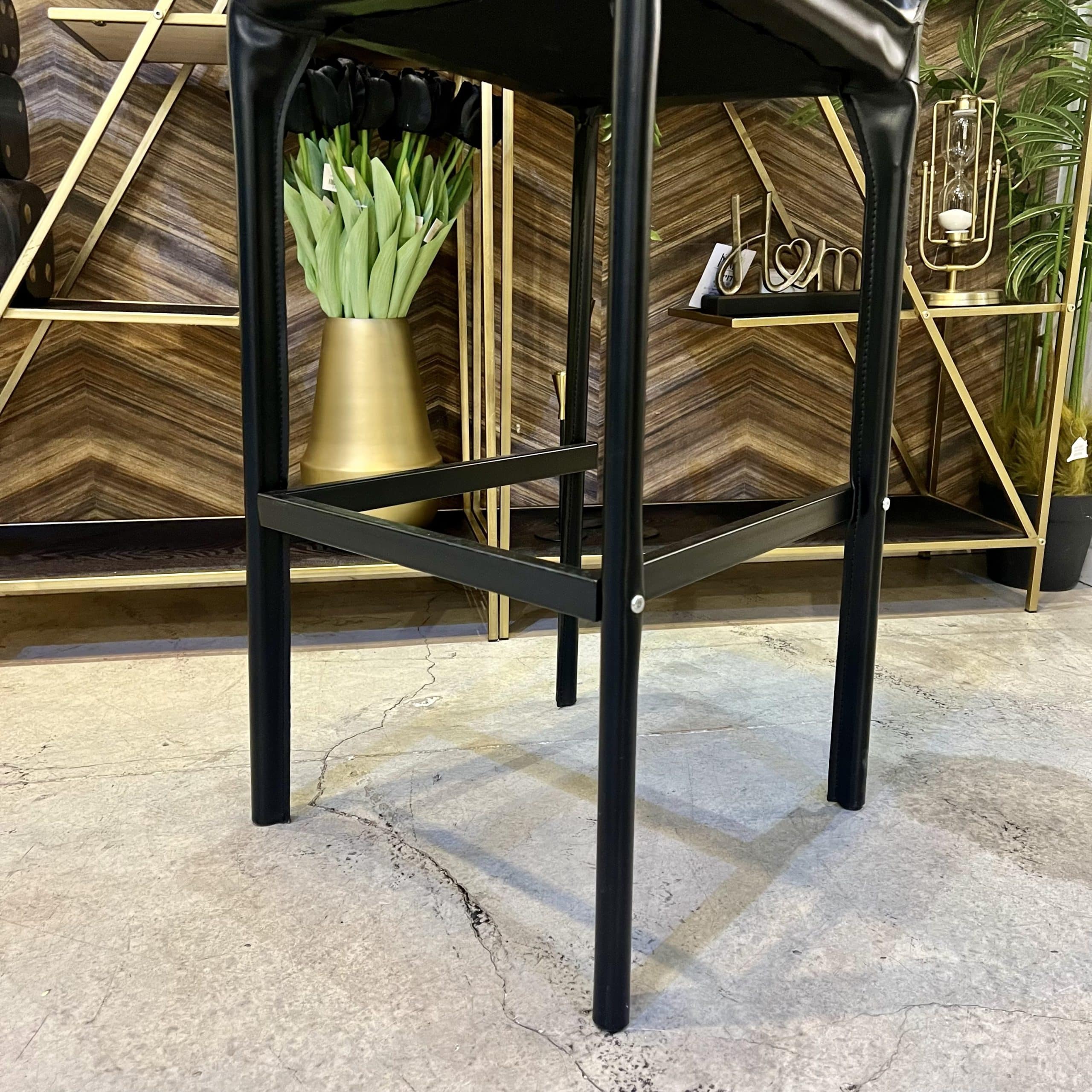 כיסא בר ויוינו יוקרתי דמוי עור שחור דגם סינדי- אחרון!