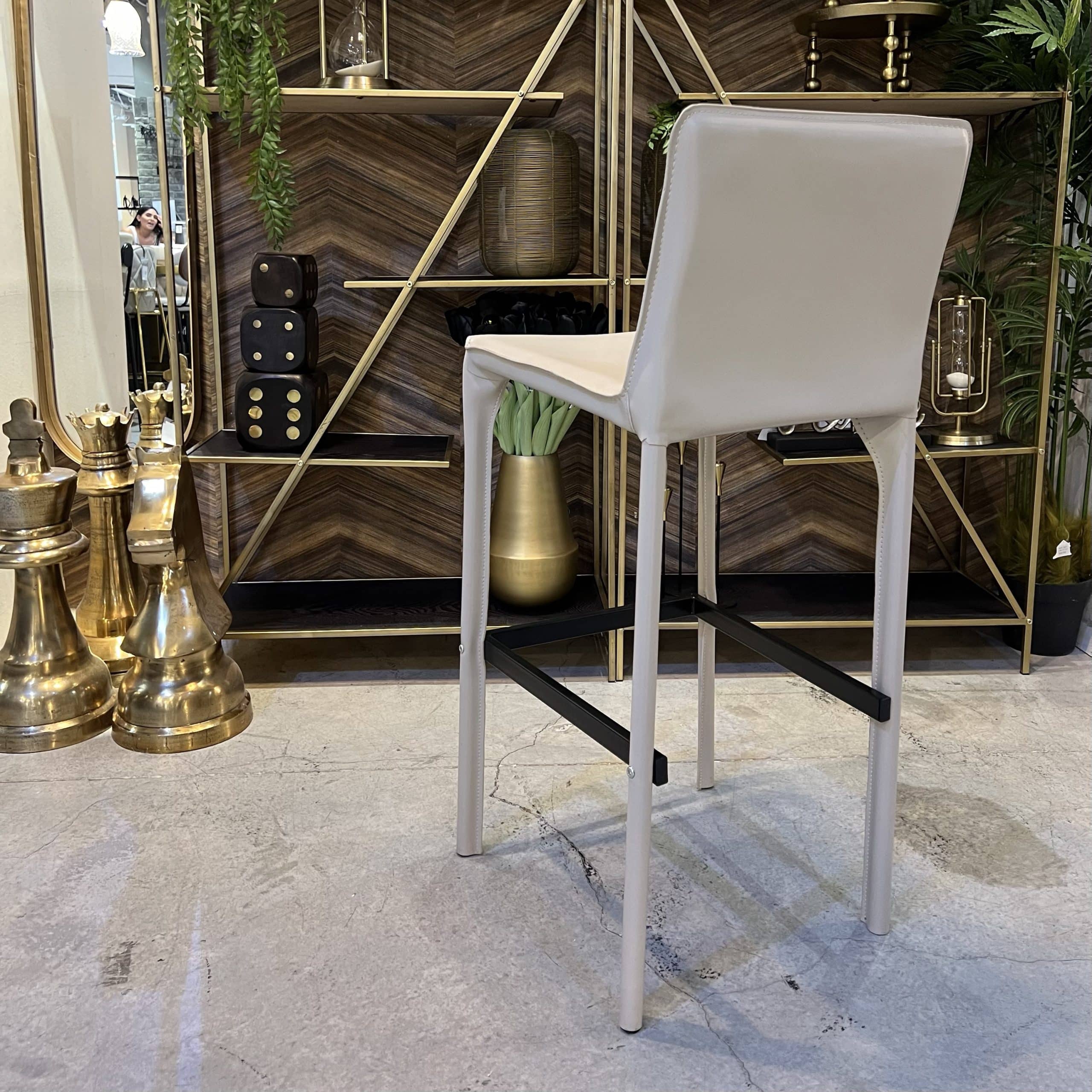 כיסא בר ויוינו יוקרתי דמוי עור בז דגם סינדי כיסא בר ויוינו יוקרתי דמוי עור בז דגם סינדי