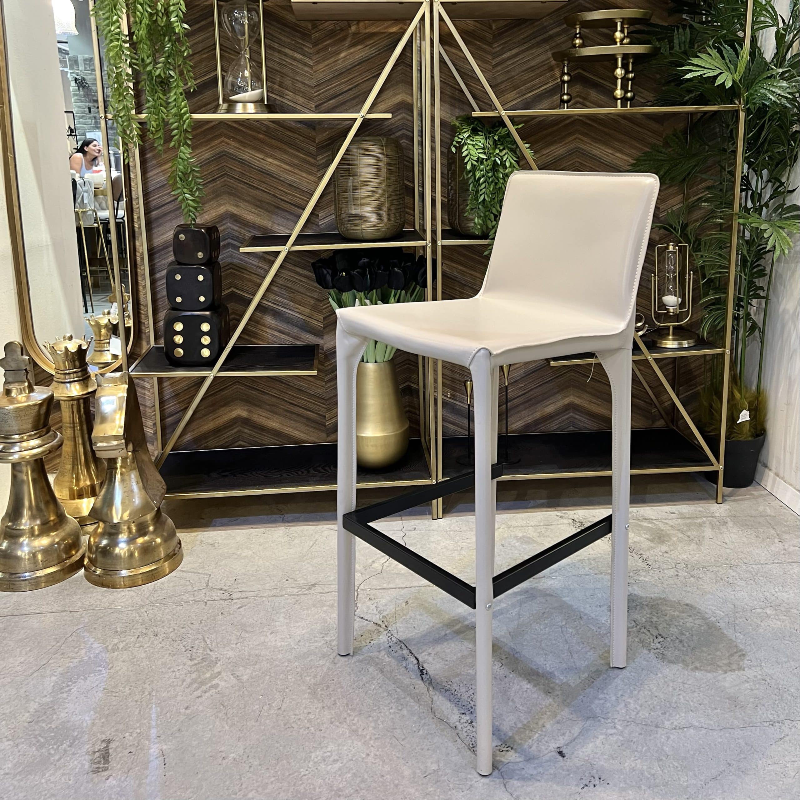 כיסא בר ויוינו יוקרתי דמוי עור בז דגם סינדי כיסא בר ויוינו יוקרתי דמוי עור בז דגם סינדי