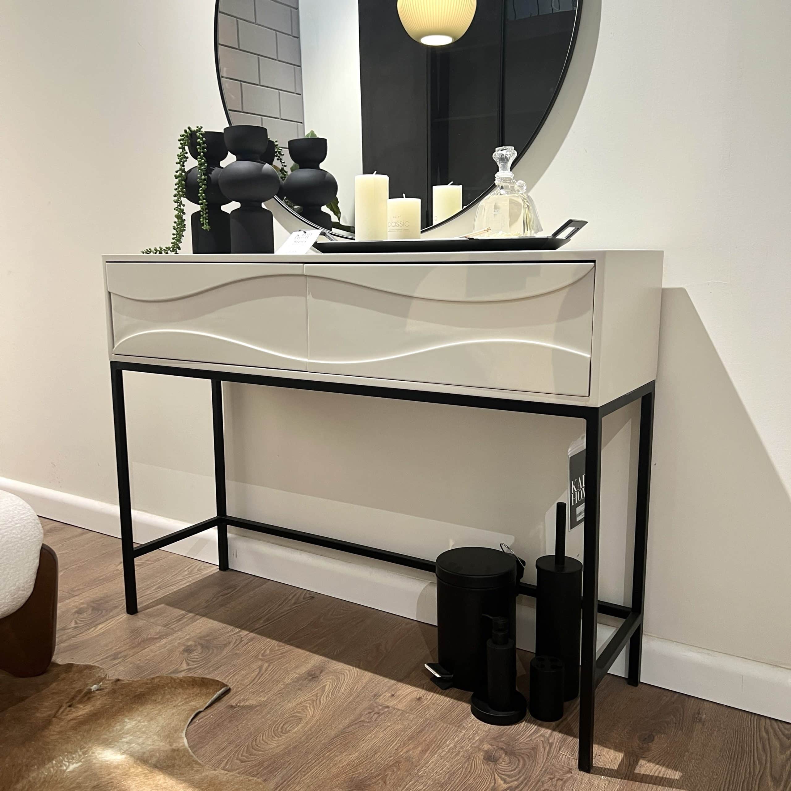 קונסולה מודרנית דגם חושן קונסולה מודרנית דגם חושן