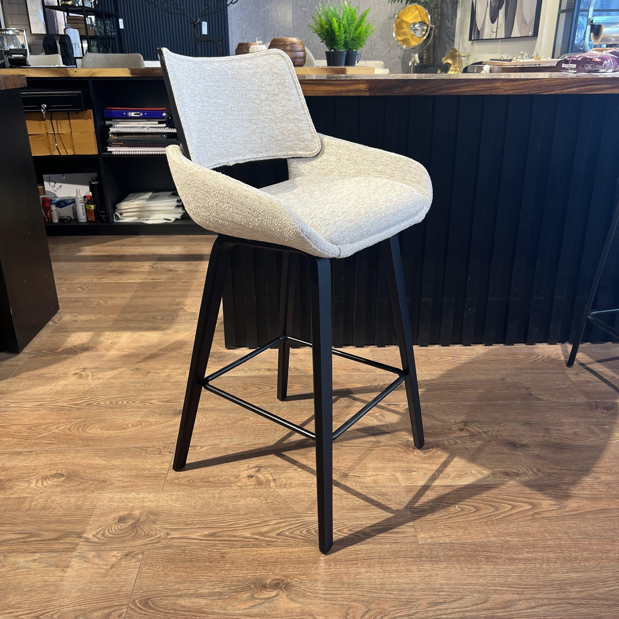 כיסא בר קרם 225 דגם בליני כיסא בר קרם 225 דגם בליני