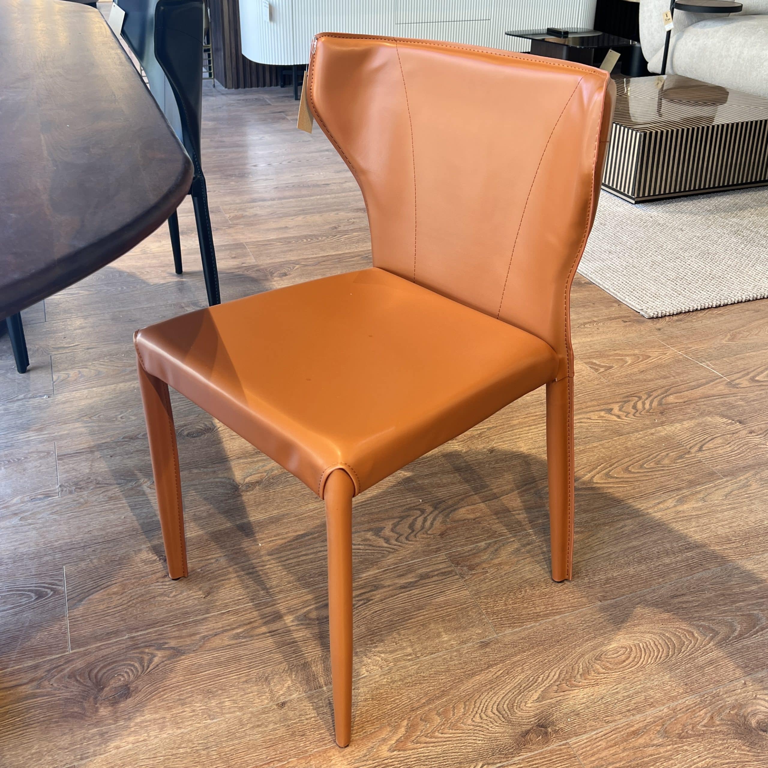 כיסא מעוצב יוקרתי דמוי עור חום דגם מרציאנו- חיסול מלאי! כיסא מעוצב יוקרתי דמוי עור חום דגם מרציאנו- חיסול מלאי!