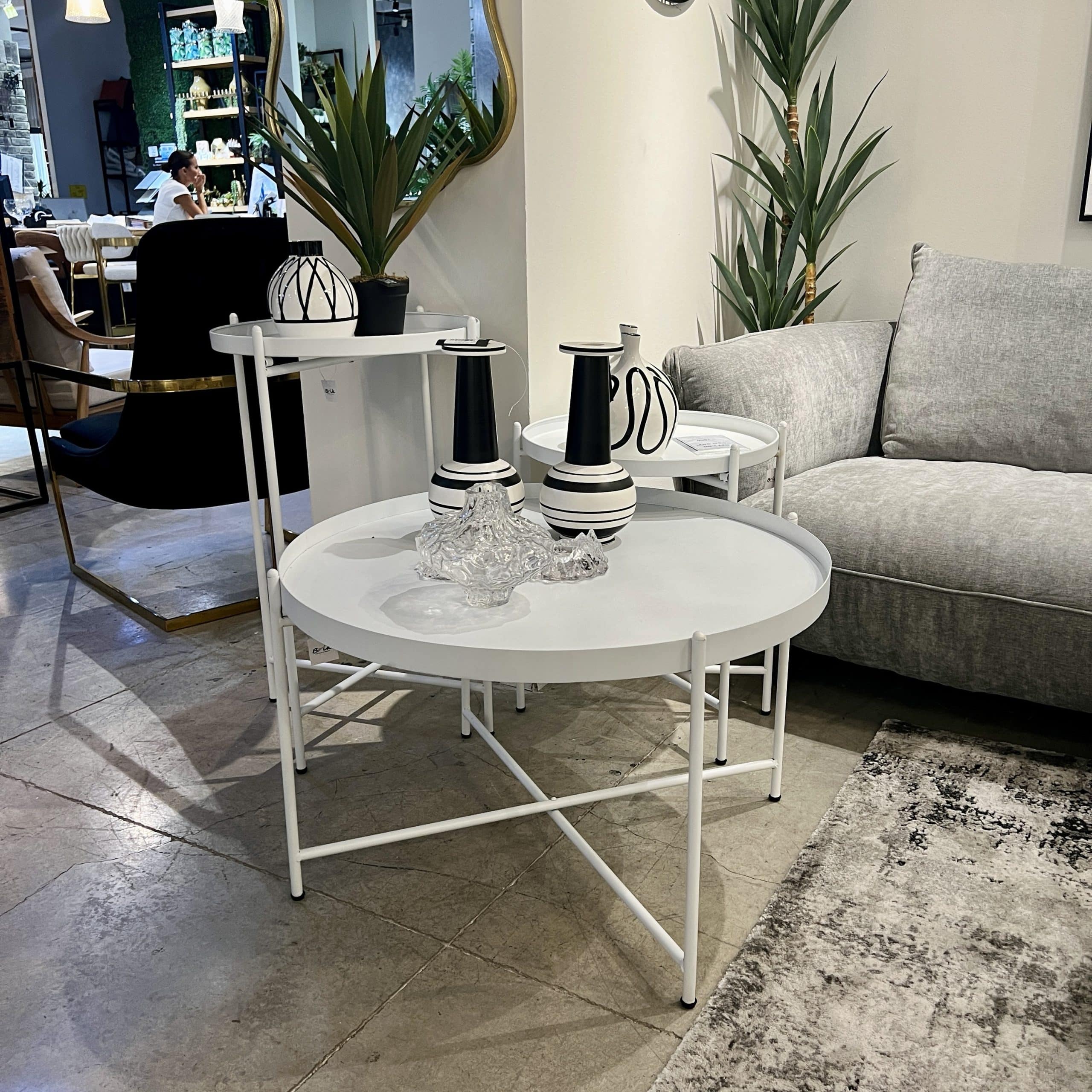 סט שולחנות לבן דגם בריק - חיסול סט שולחנות לבן דגם בריק - חיסול