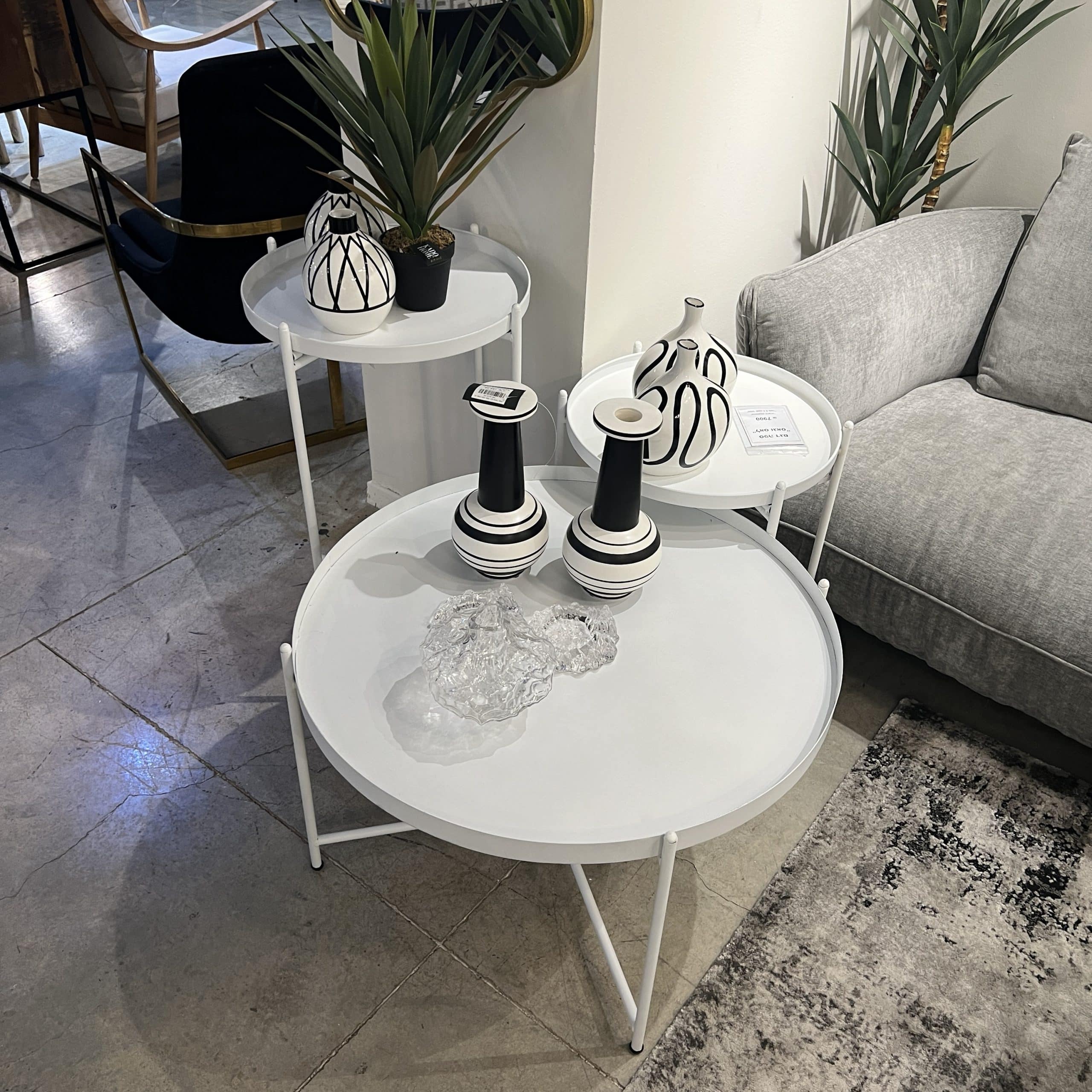 סט שולחנות לבן דגם בריק - חיסול סט שולחנות לבן דגם בריק - חיסול