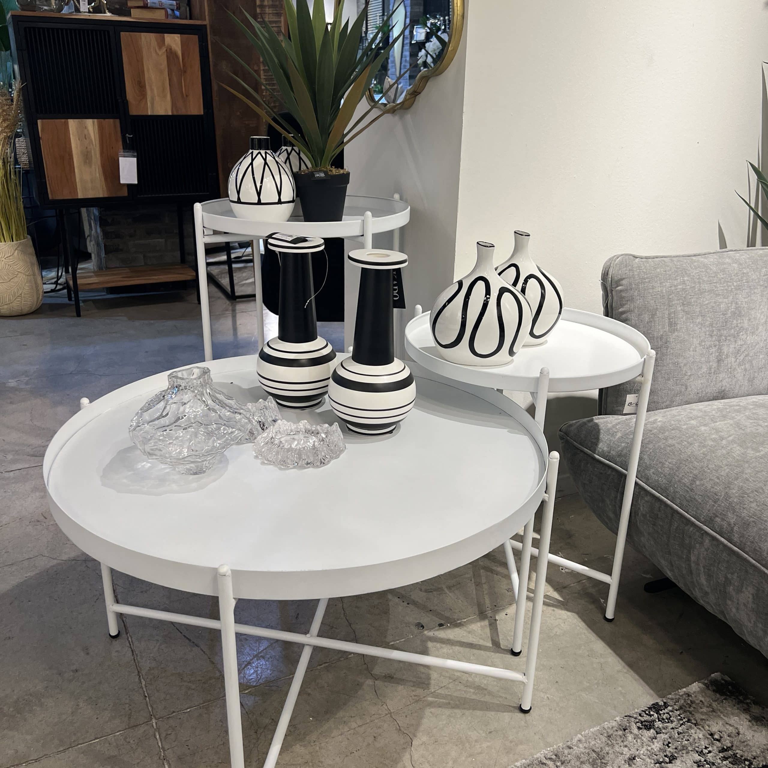 סט שולחנות לבן דגם בריק - חיסול סט שולחנות לבן דגם בריק - חיסול