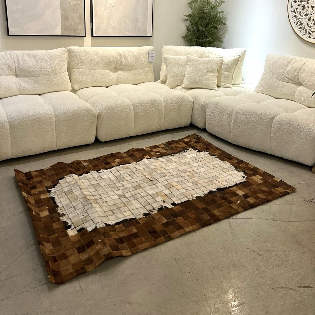 שטיח עור וינטג׳ עבודת יד קוביות שמנת חום