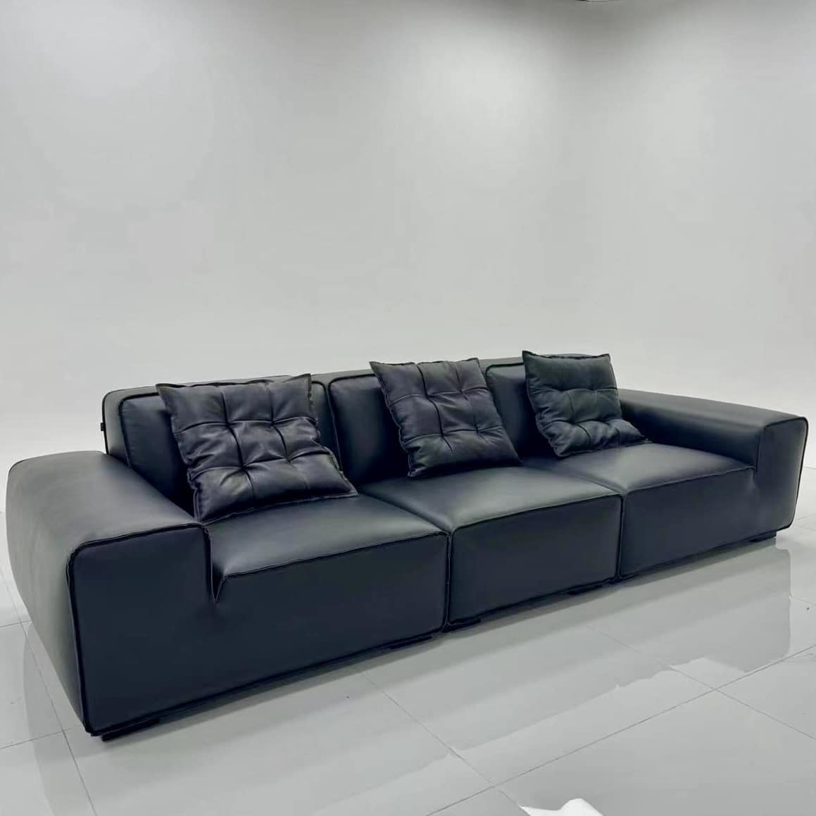 ספת עור יוקרתית שחור קרלוס דגם סופיטל ספת עור יוקרתית שחור קרלוס דגם סופיטל