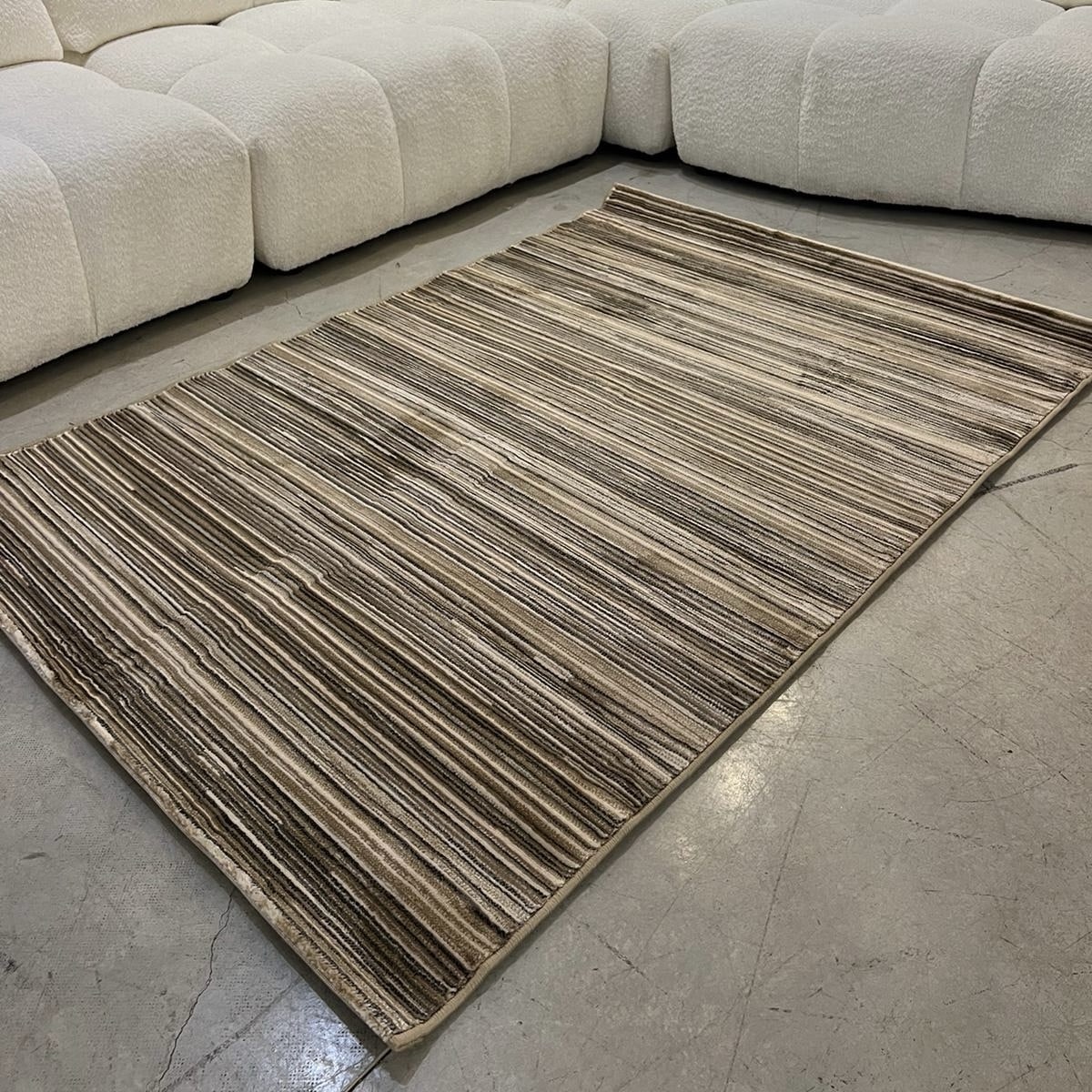 שטיח פסים חום דגם גסמין