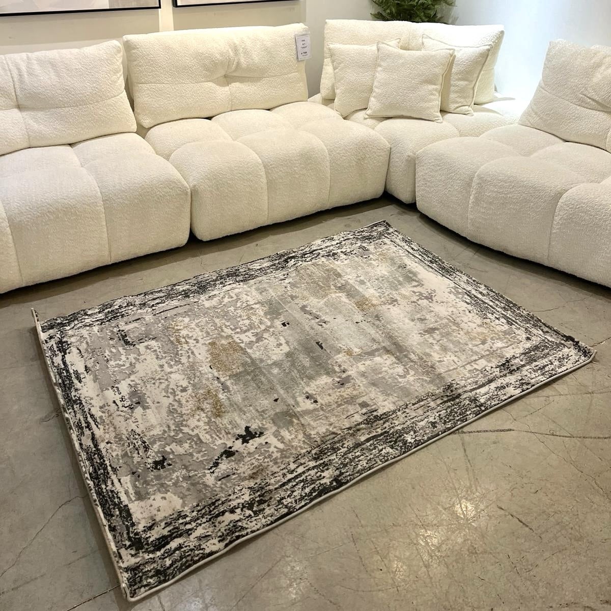 שטיח אבסטרקט אפור עם מסגרת דגם FACIFIC