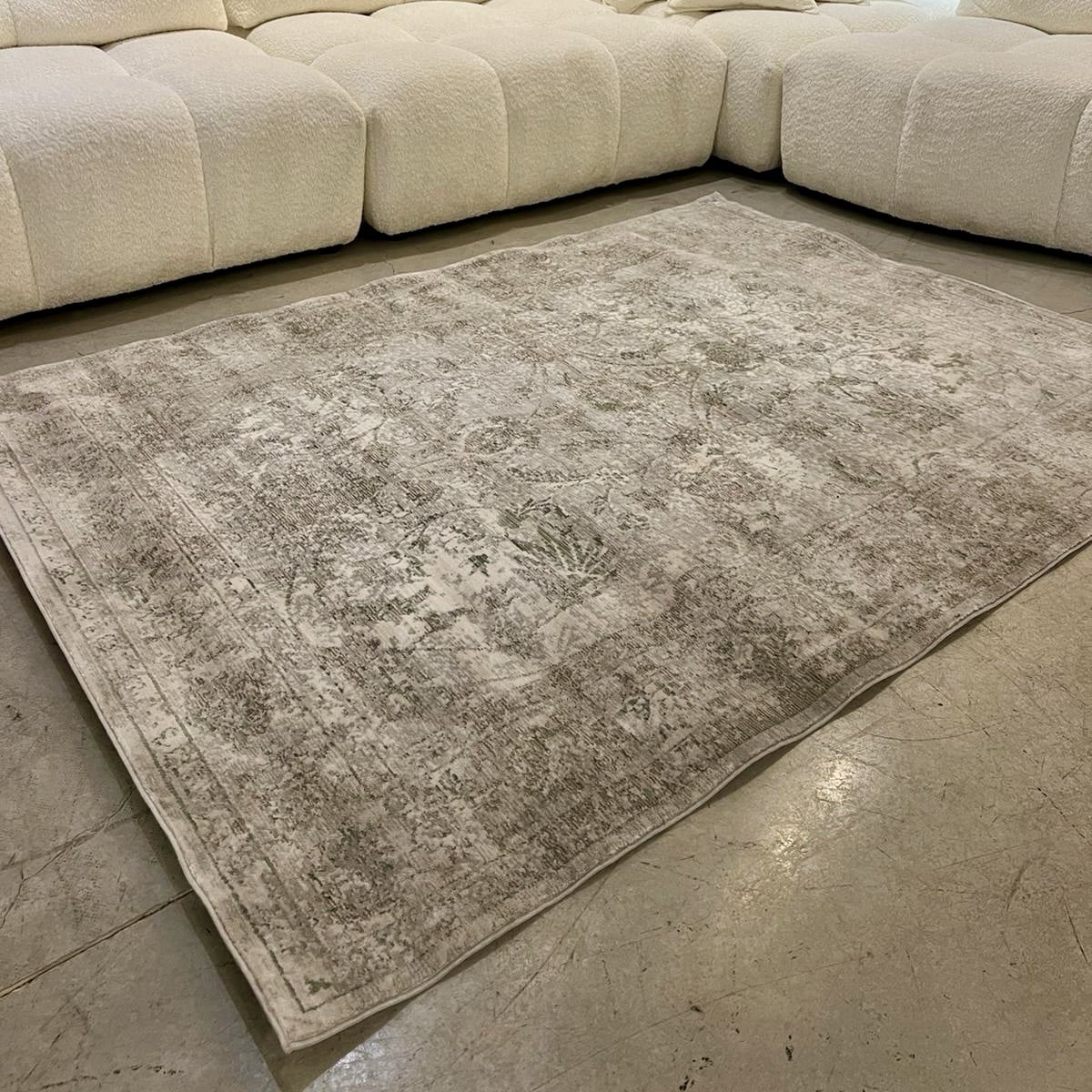 שטיח מרוקאי אפור עיטורים עם מסגרת דגם גבי