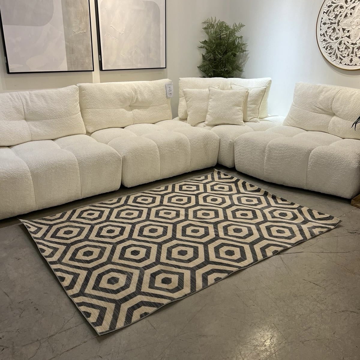 שטיח גאומטרי אפור בז כוורת דגם אריזונה