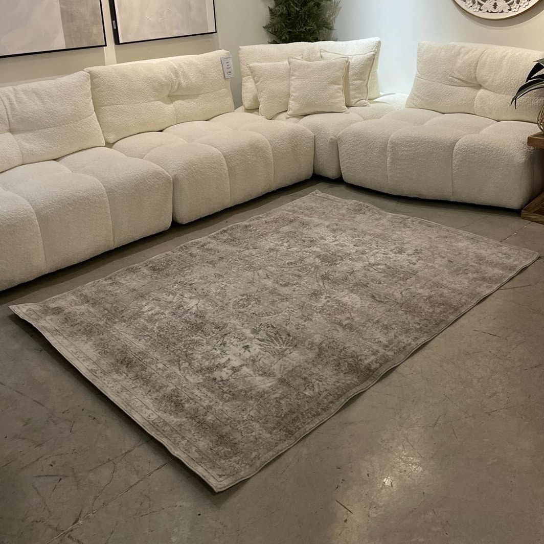 שטיח מרוקאי אפור עיטורים עם מסגרת דגם גבי