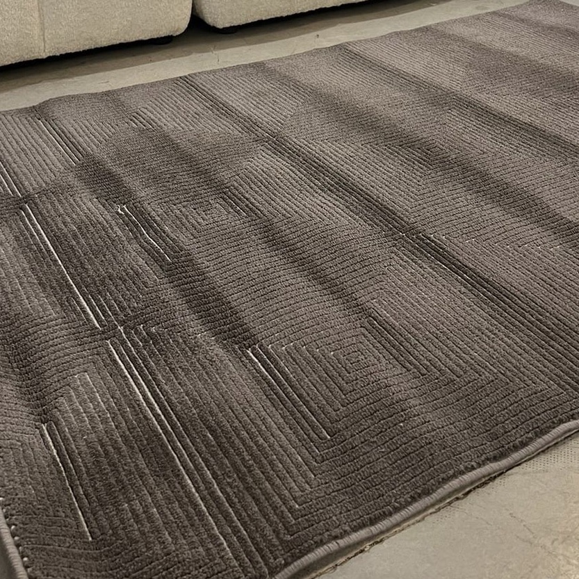 שטיח חום גאומטרי אריגה משולבת דגם מלאני