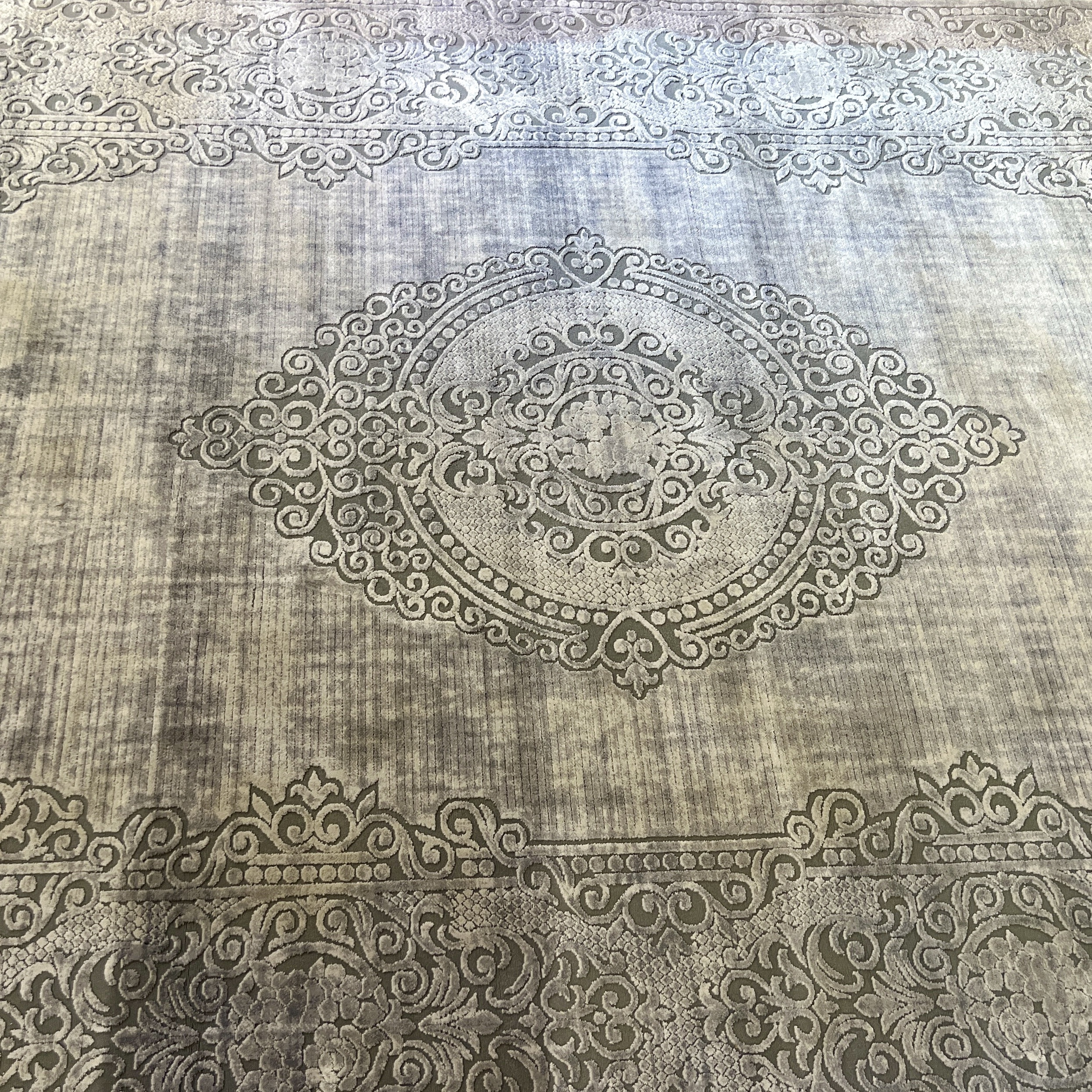 שטיח עיטורים מרוקאי בגווני אפור דגם אמדוס