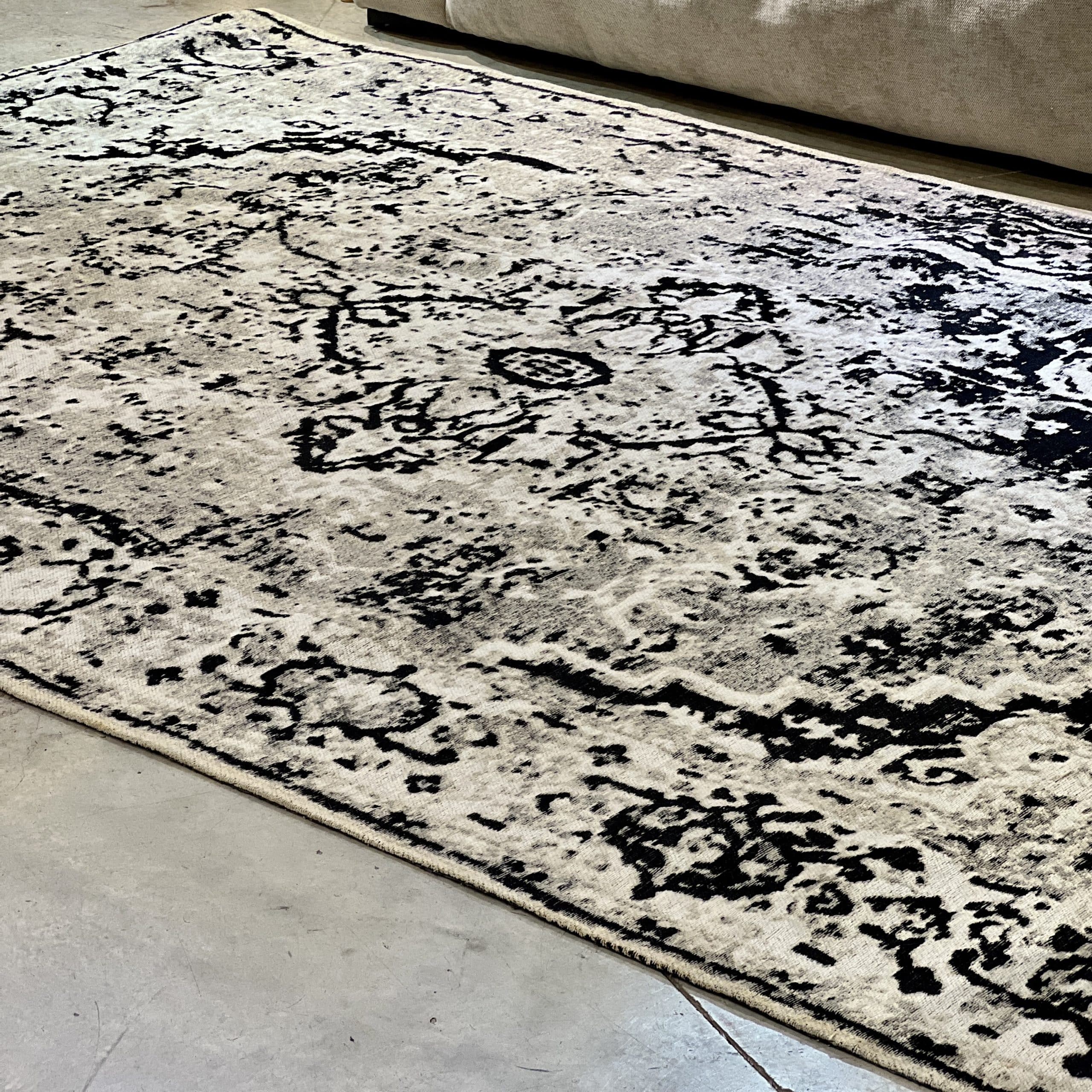 שטיח מרוקאי בגווני קרם אפור ושחור דגם לונה