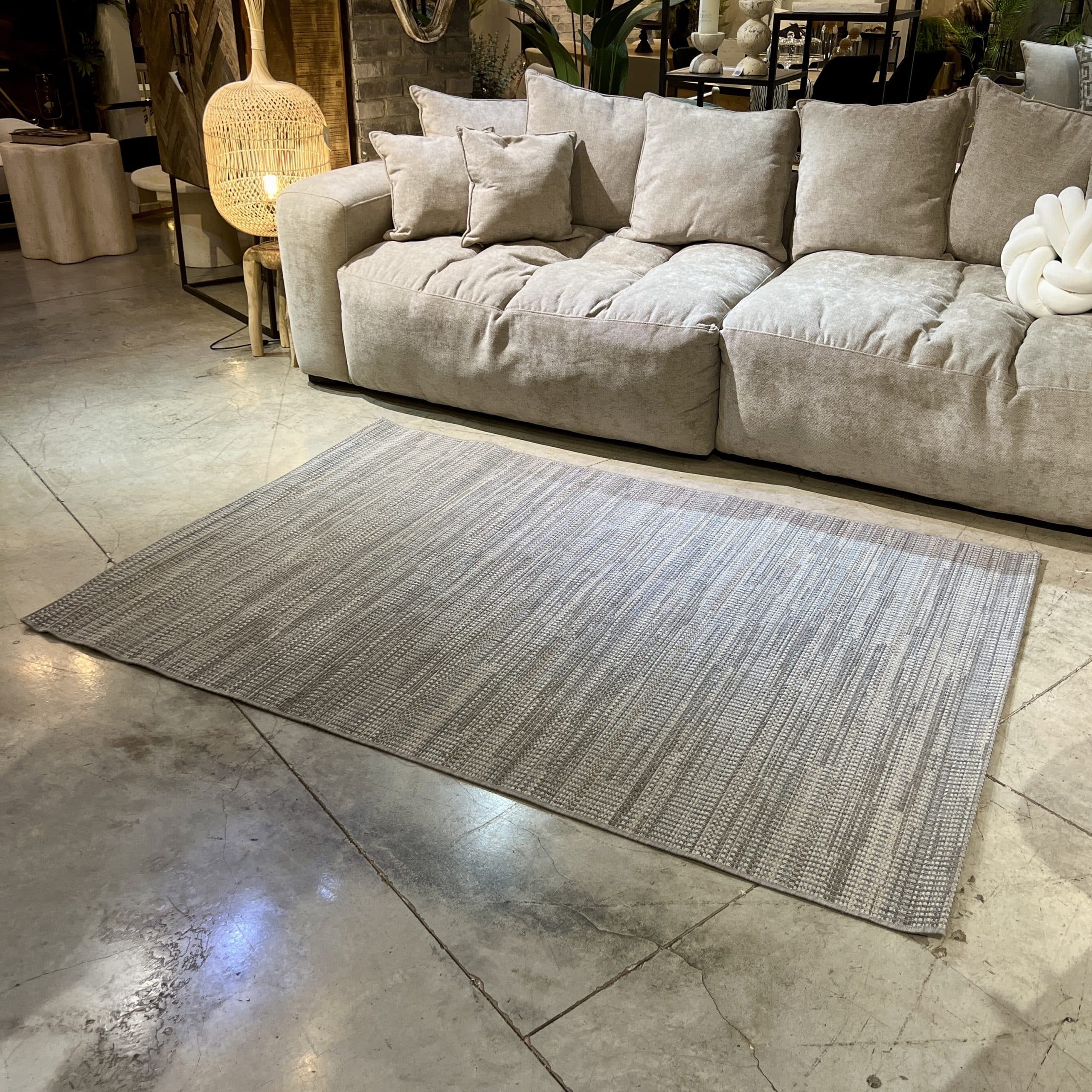 שטיח אפור אריגה בעבודת יד דגם נורי