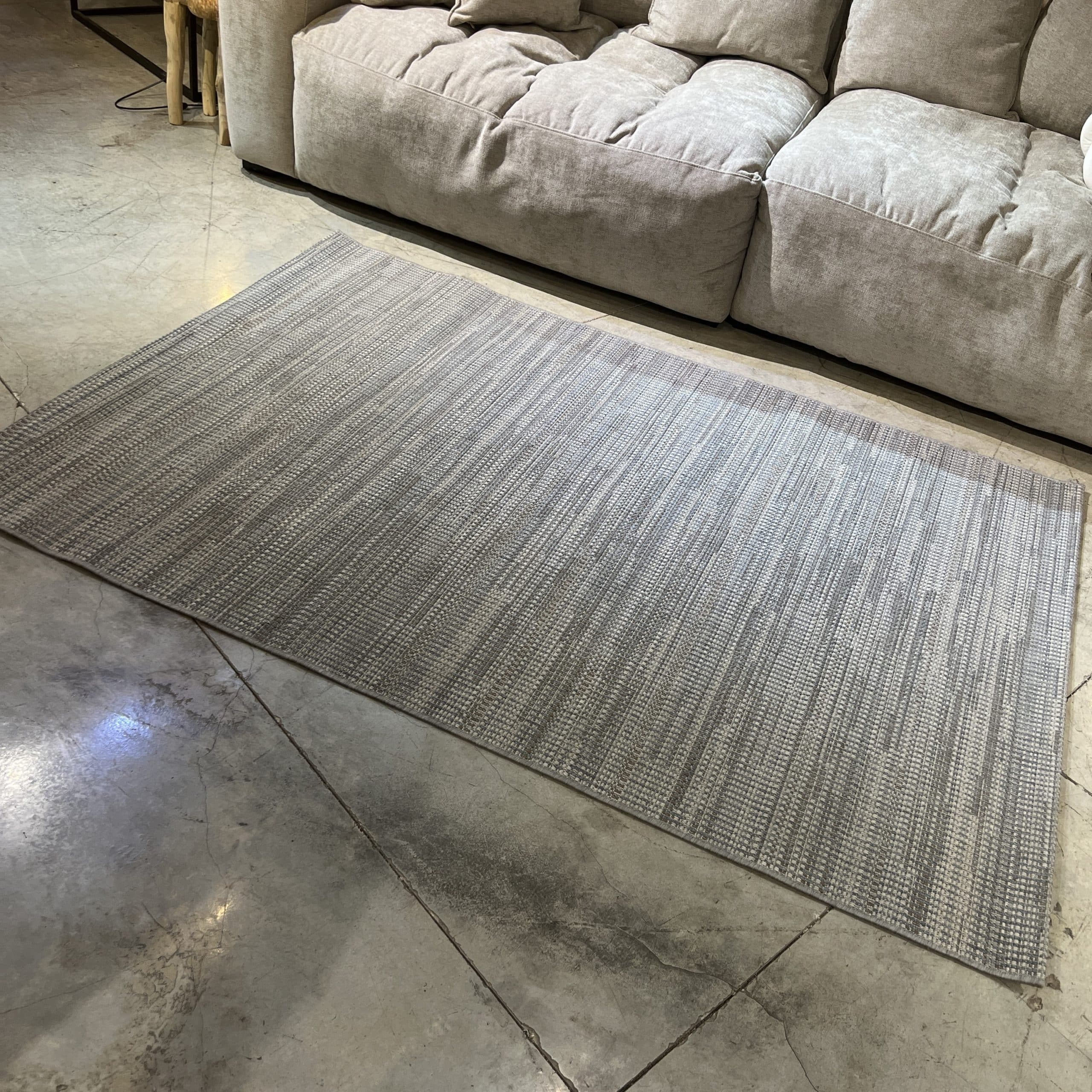 שטיח אפור אריגה בעבודת יד דגם נורי