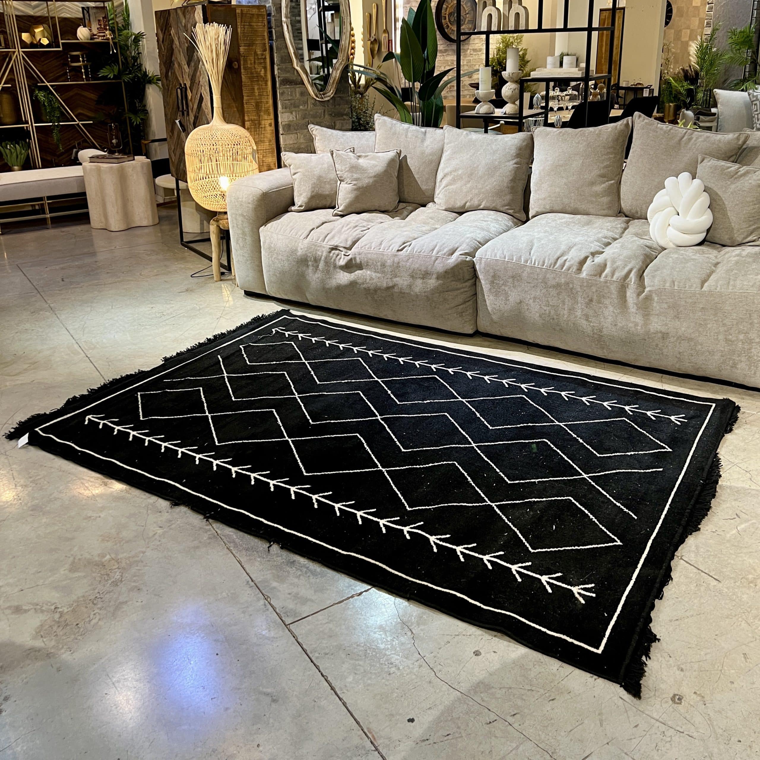 שטיח צמר גאומטרי פרנזים שחור לבן דגם אורבן