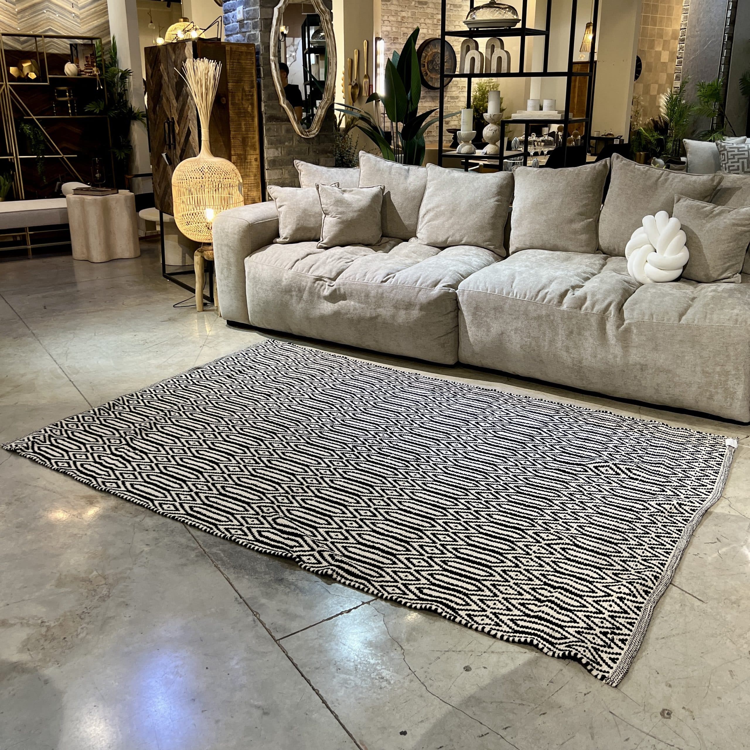 שטיח חבל גאומטרי כהה אריגה גסה דגם ויפאסנה