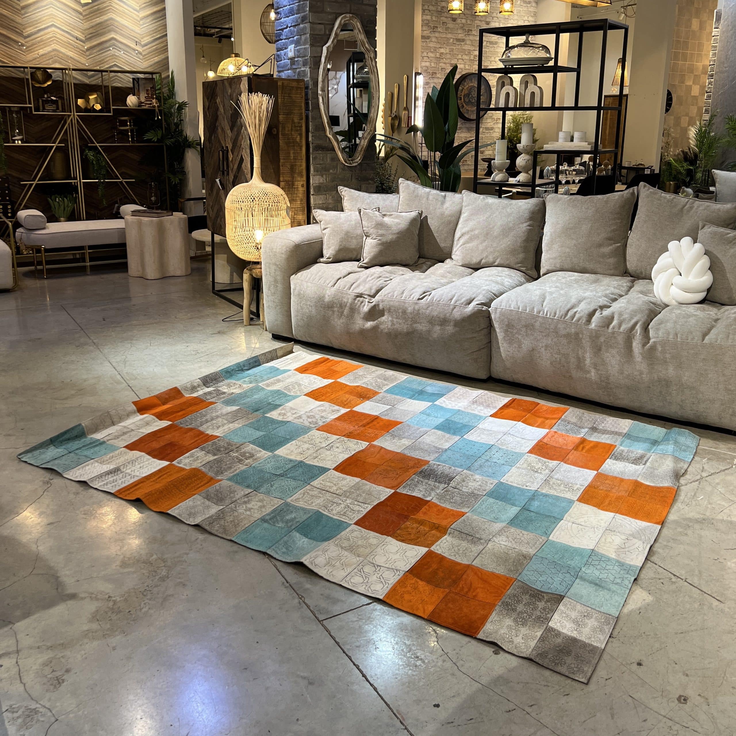 שטיח עור וינטג׳ עבודת יד קוביות צבעוני