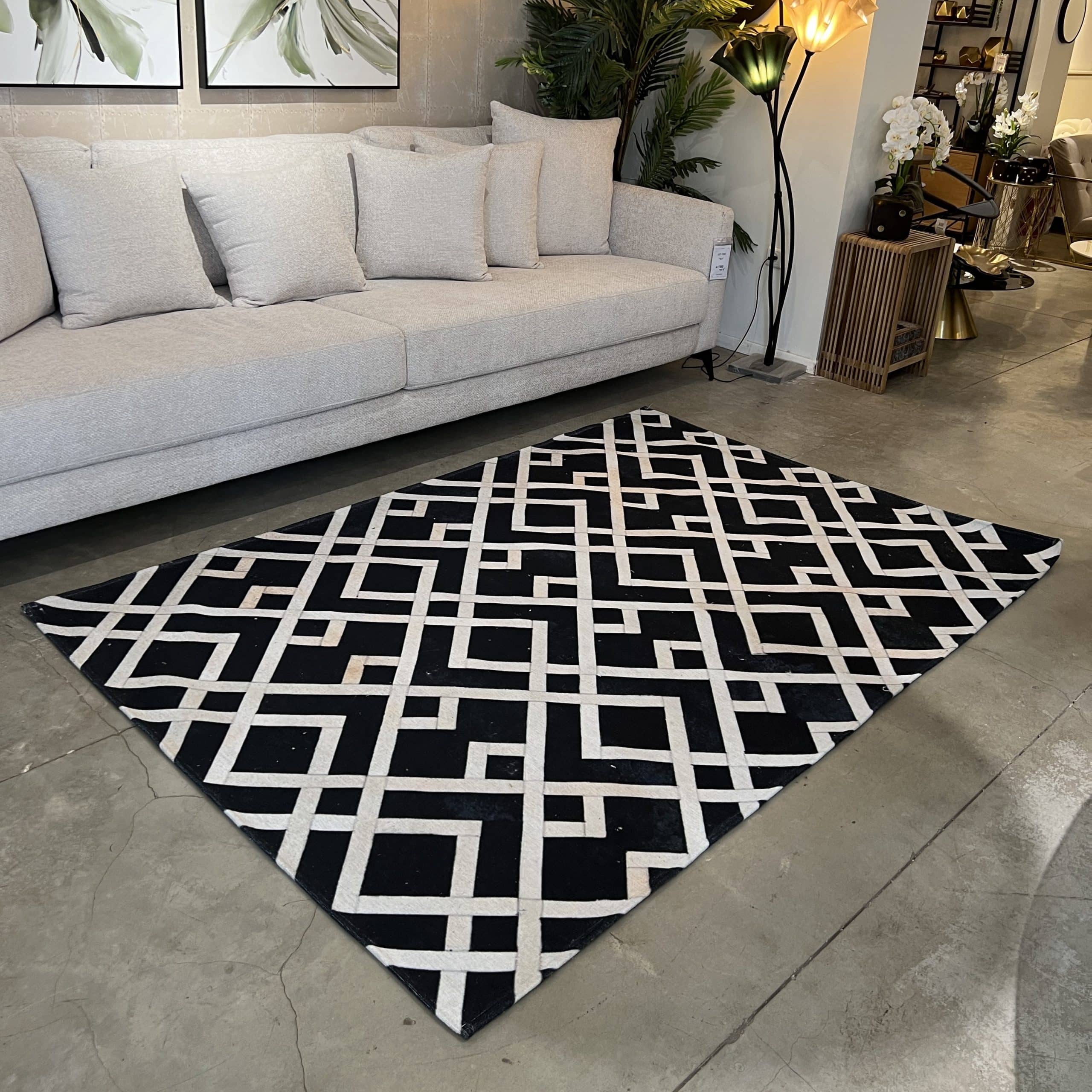 שטיח זיגזג שחור לבן דגם גורן שטיח זיגזג שחור לבן דגם גורן