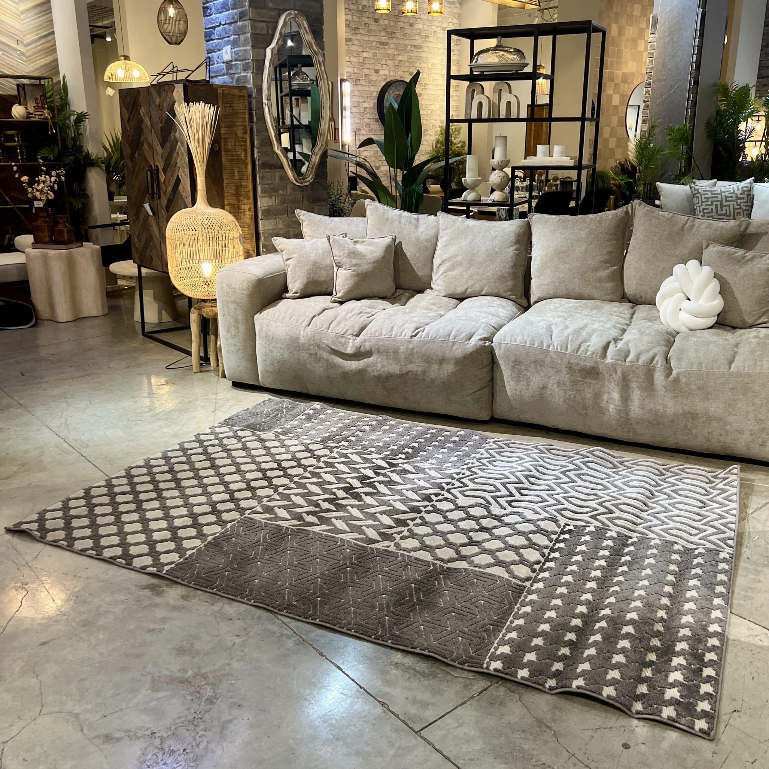 שטיח גאומטרי אפור שמנת דגם גפן