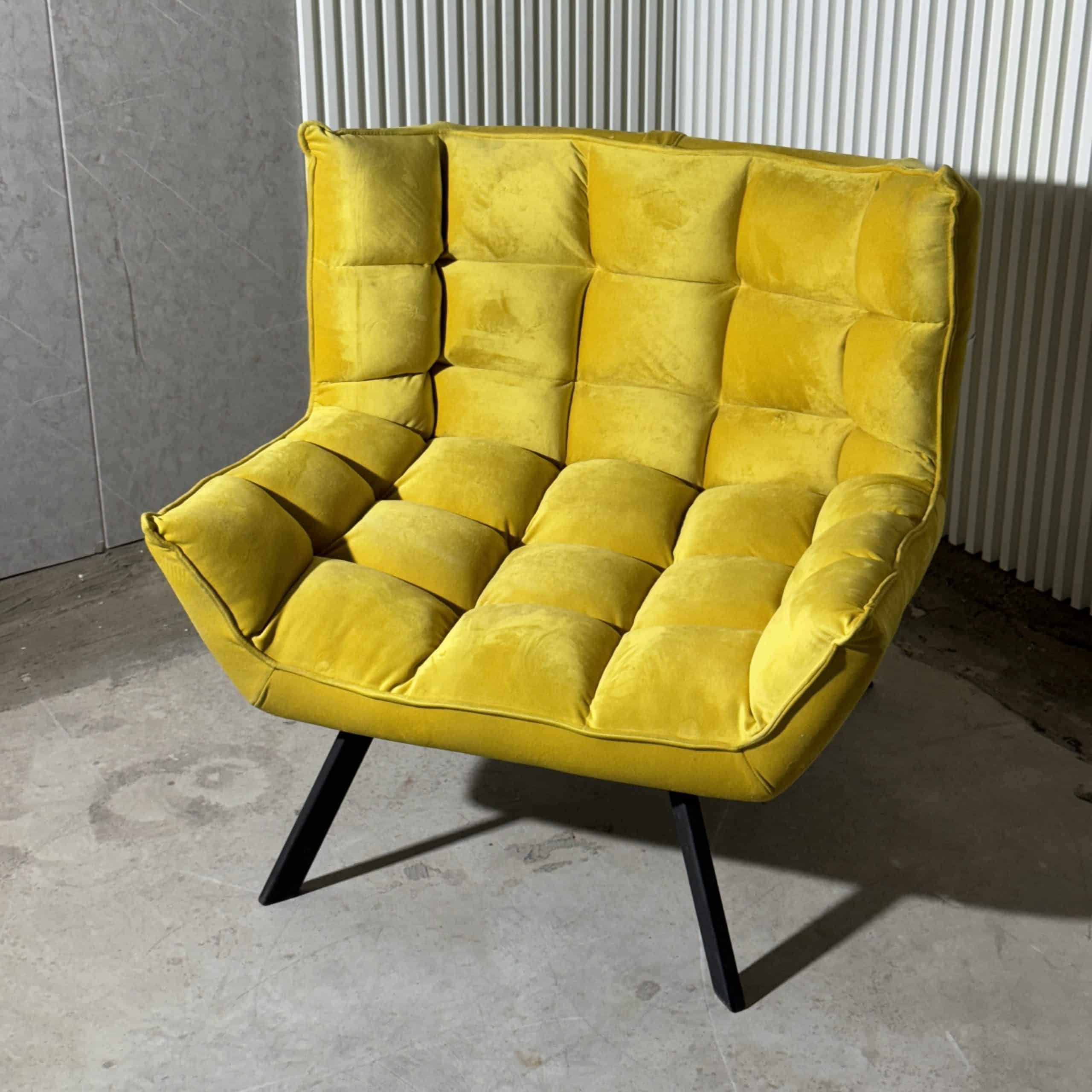 כורסא דגם קוביות בד קטיפה צהוב כורסא דגם קוביות בד קטיפה צהוב