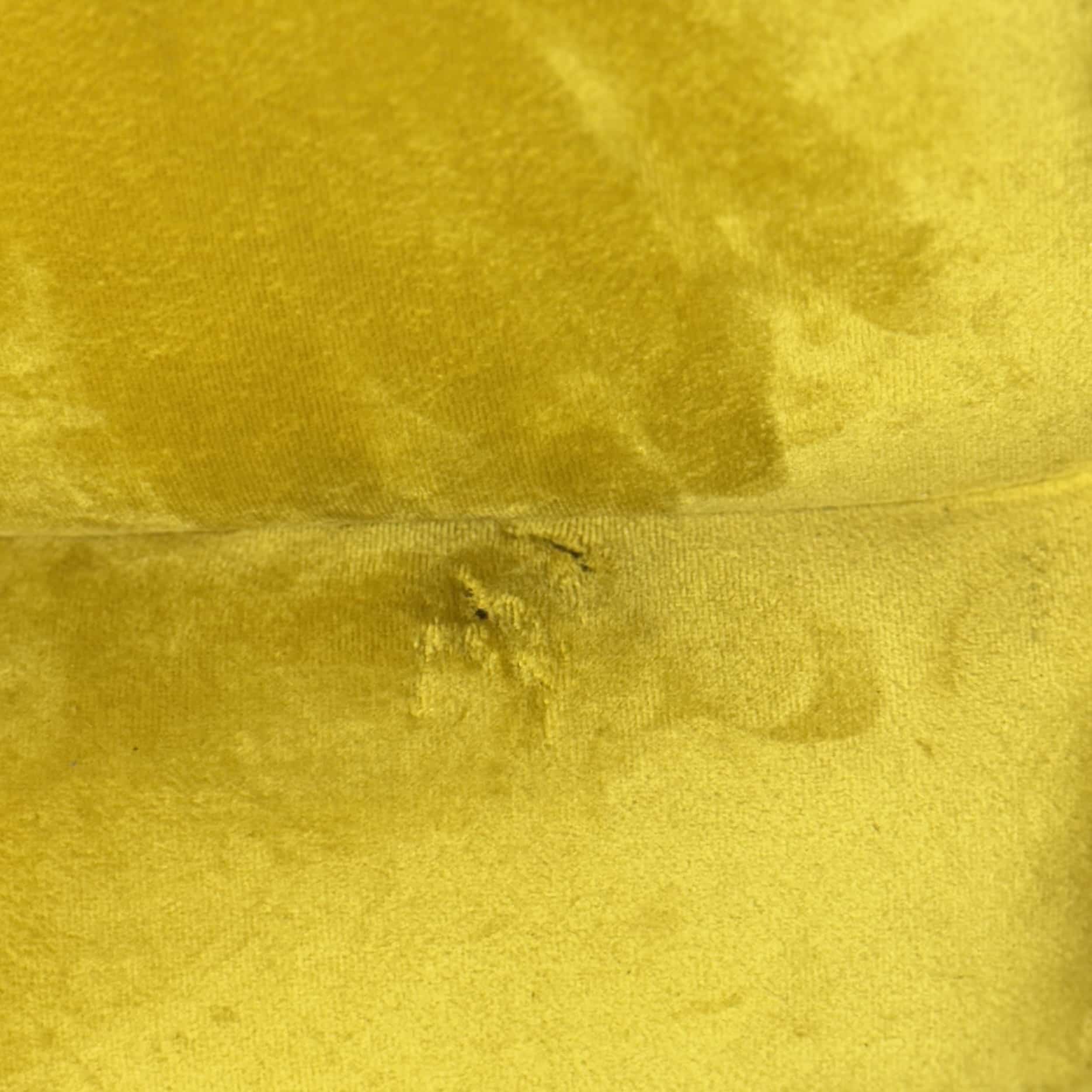 כורסא דגם קוביות בד קטיפה צהוב כורסא דגם קוביות בד קטיפה צהוב