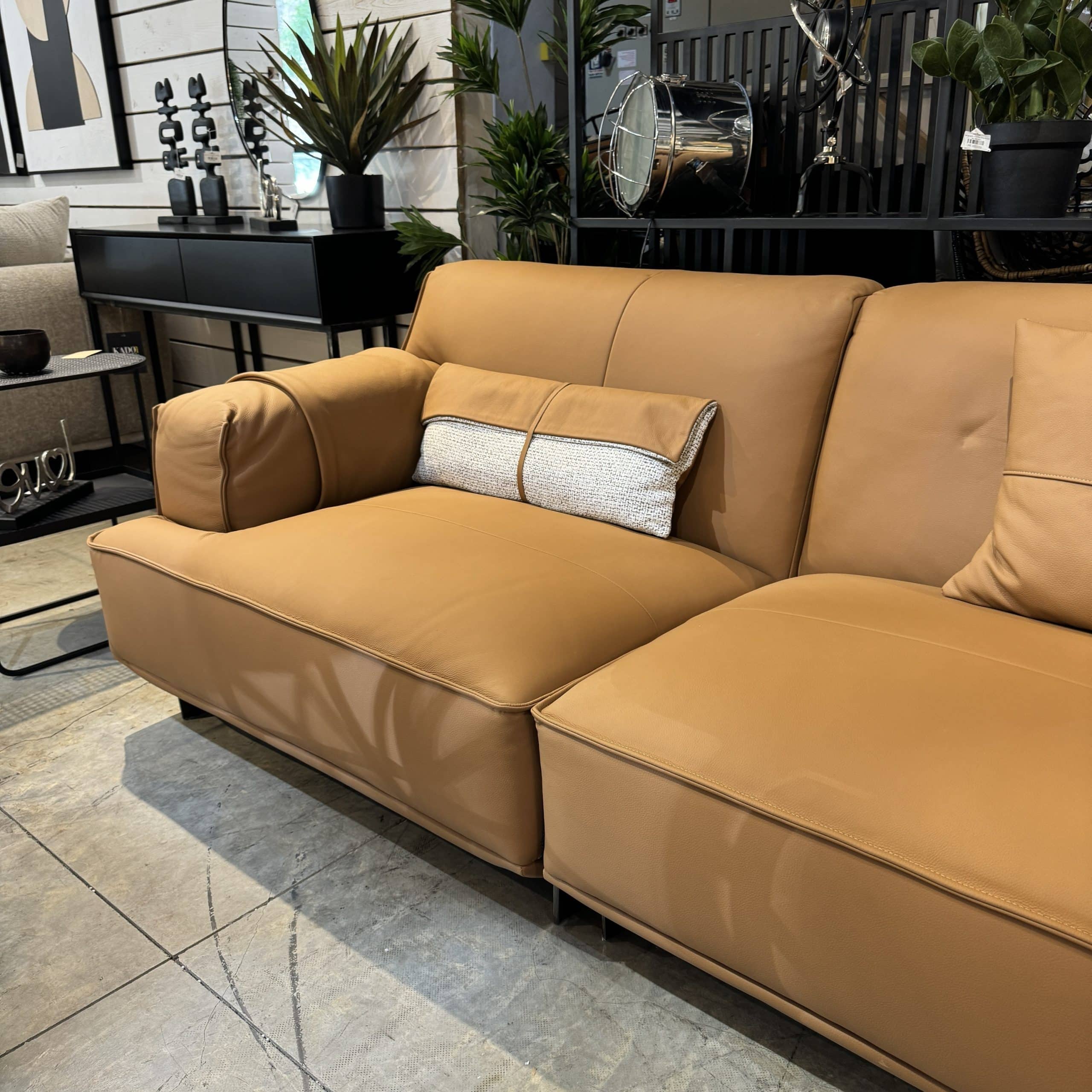 ספת עור מלא יוקרתית גוון כאמל פוקט 292 דגם סופיטל- הקולקציה היוקרתית! ספת עור מלא יוקרתית גוון כאמל פוקט 292 דגם סופיטל- הקולקציה היוקרתית!