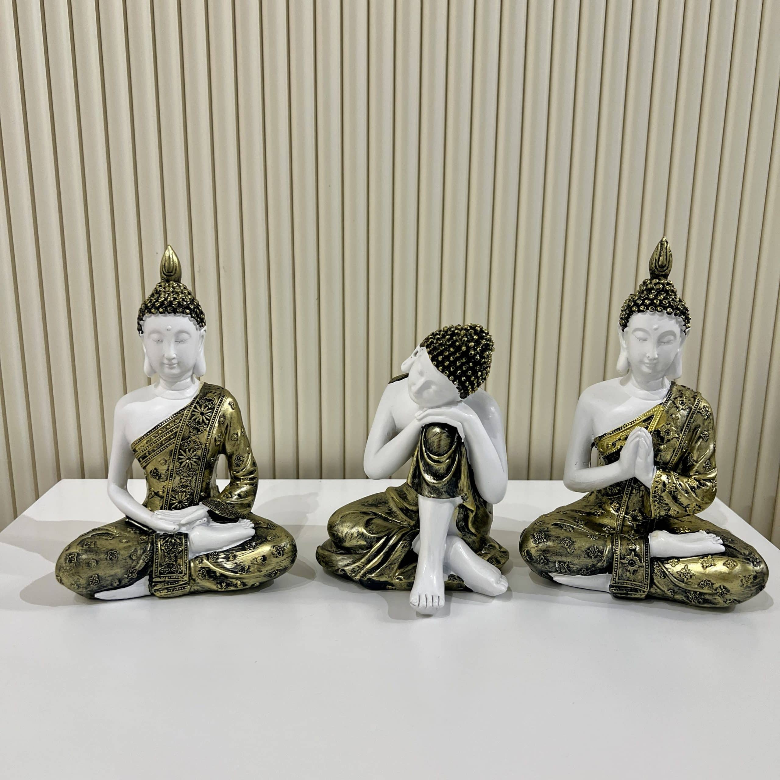 פסל בודהה מתפללת לבן שמלה שחור זהב