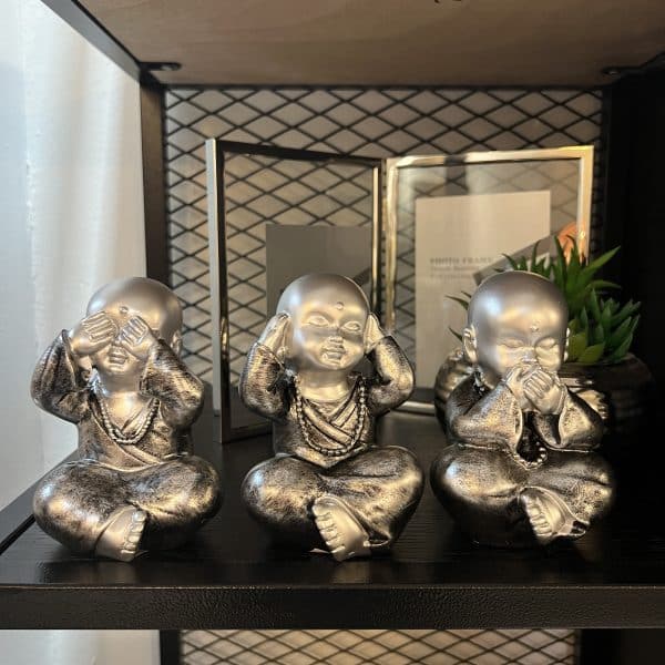 פסל בודהה ילד כסף קטן