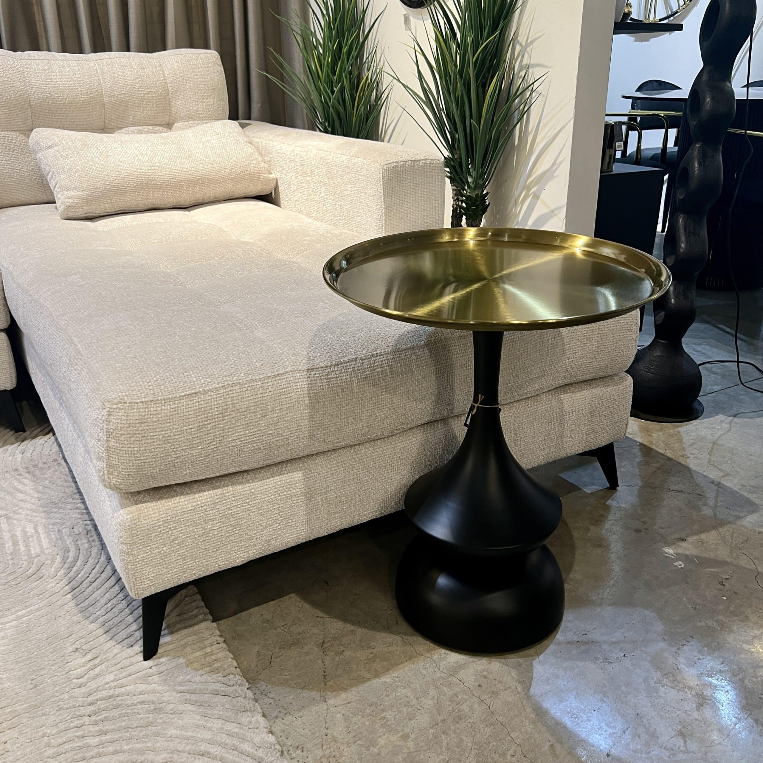 שולחן צד גולד טריי רגל שחורה דגם סופיטל - אספקה 90 ימי עסקים שולחן צד גולד טריי רגל שחורה דגם סופיטל - אספקה 90 ימי עסקים