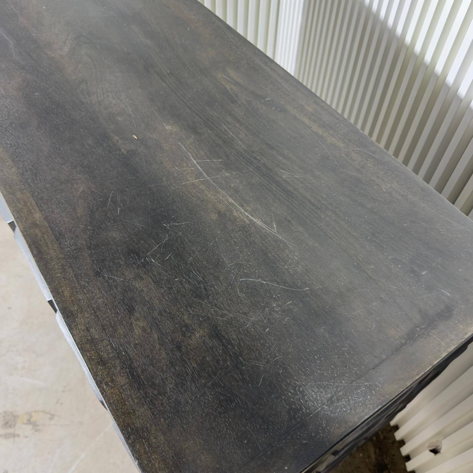 קומודה 2 דלתות חזיתות עיגולים חום שוקולד רגל זהב קומודה 2 דלתות חזיתות עיגולים חום שוקולד רגל זהב