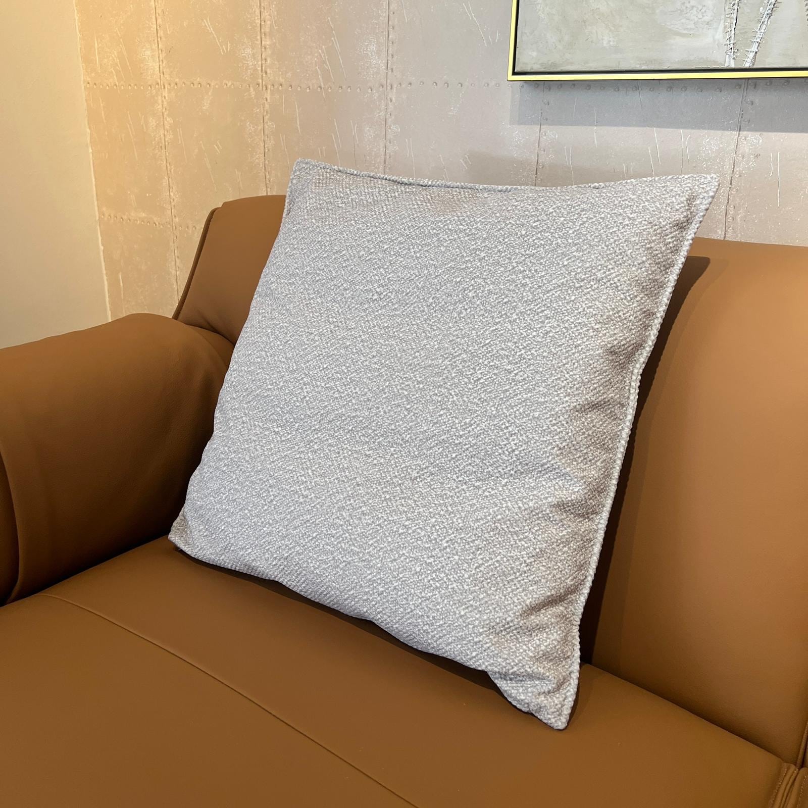 כרית נוי מרובעת אפור בהיר מילוי נוצות