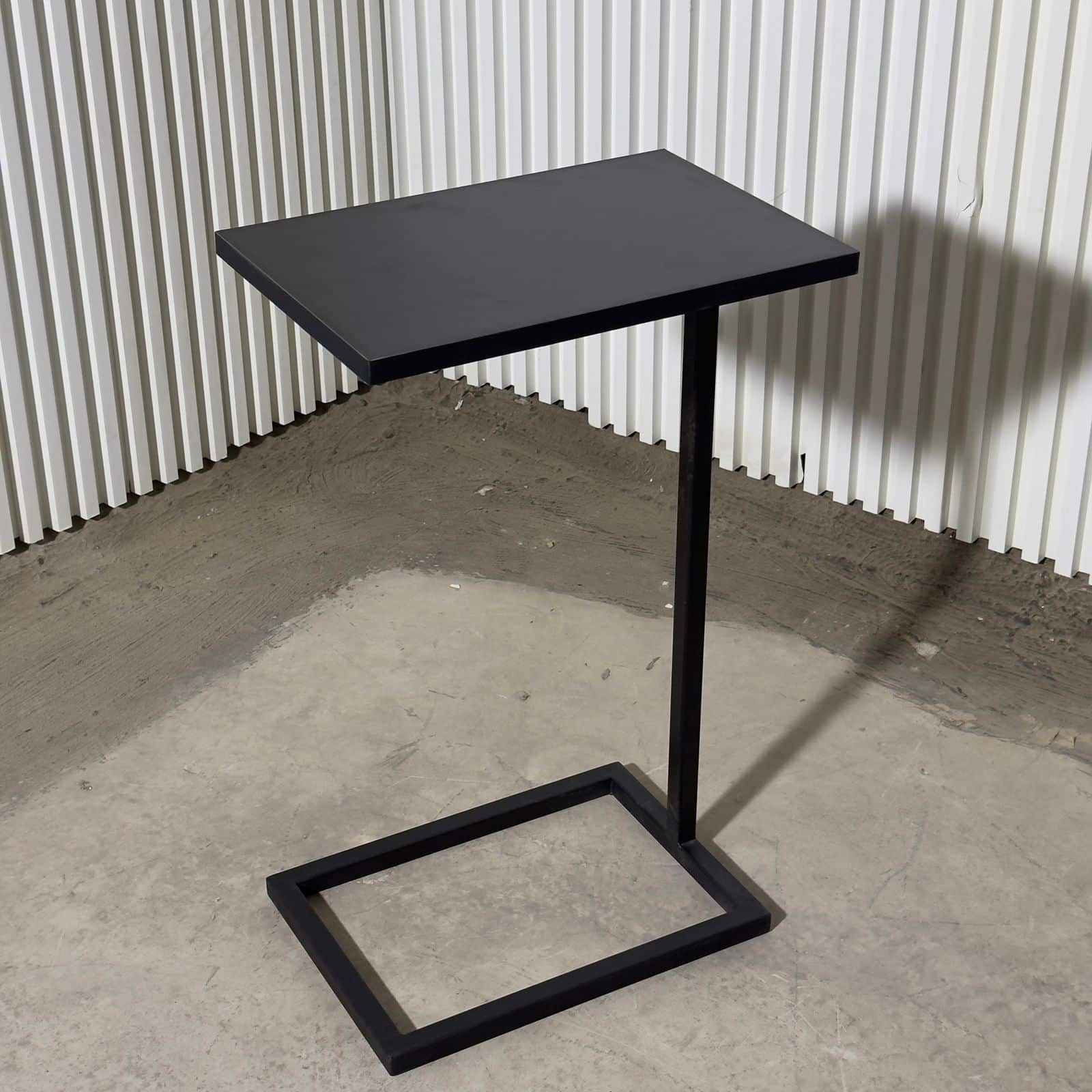 נשכן מתכת שחור דגם מוריאל נשכן מתכת שחור דגם מוריאל