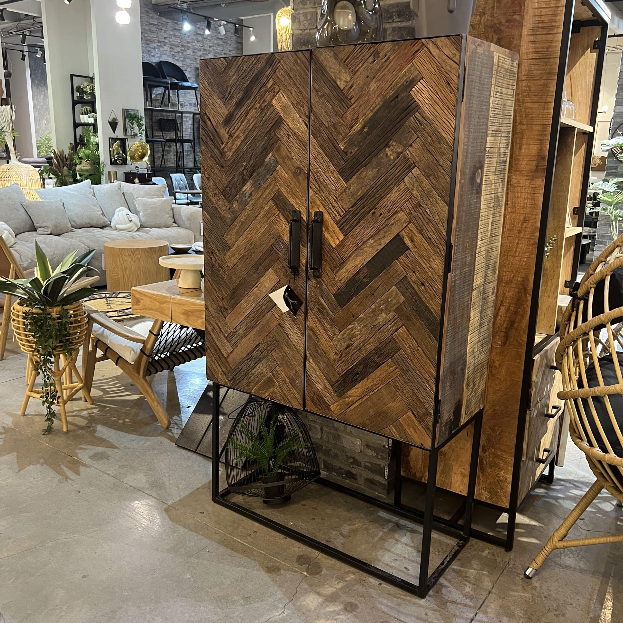 קומודה עץ מלא פישבונד דגם רוי