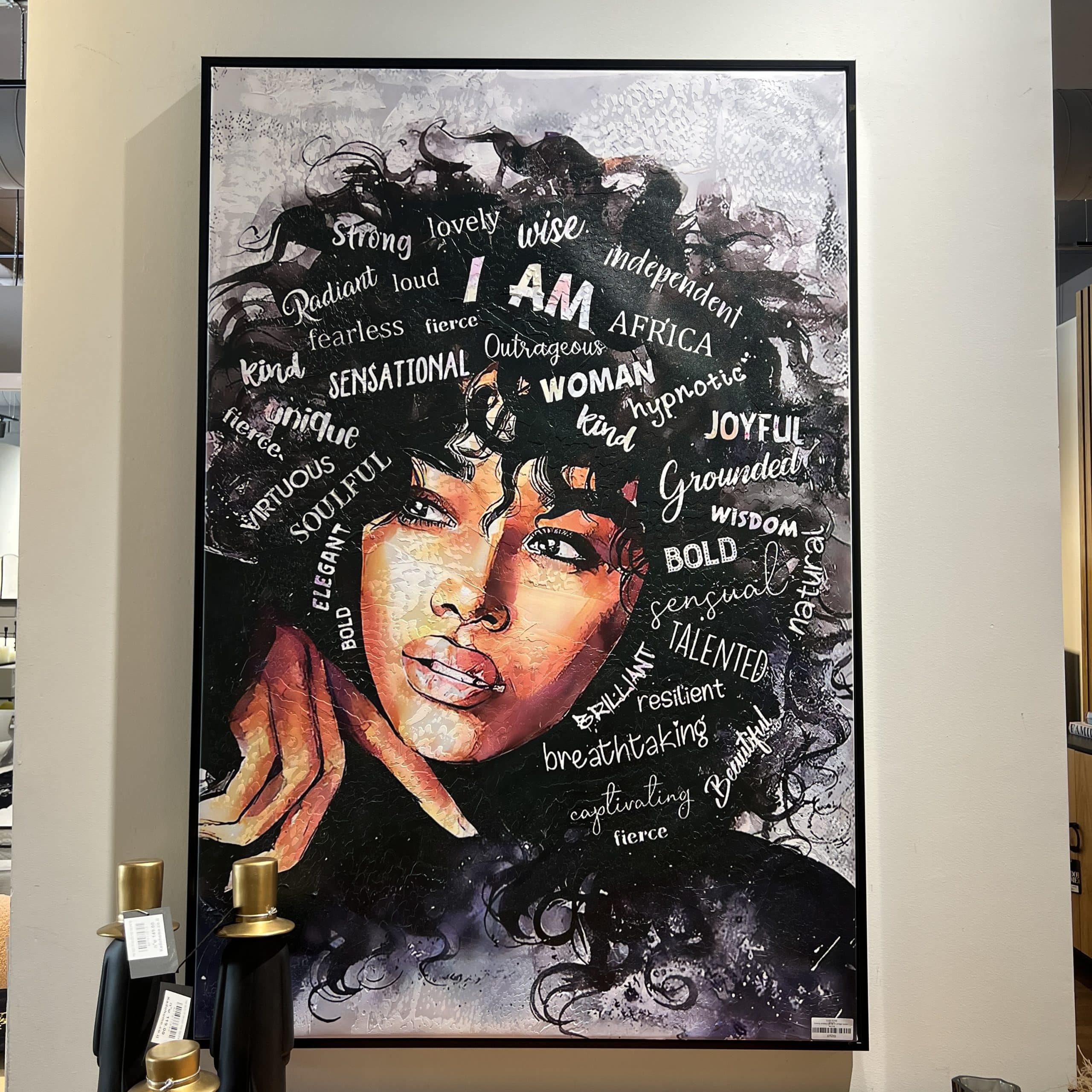 תמונה עבודת יד אישה בשילוב מסגרת שחורה