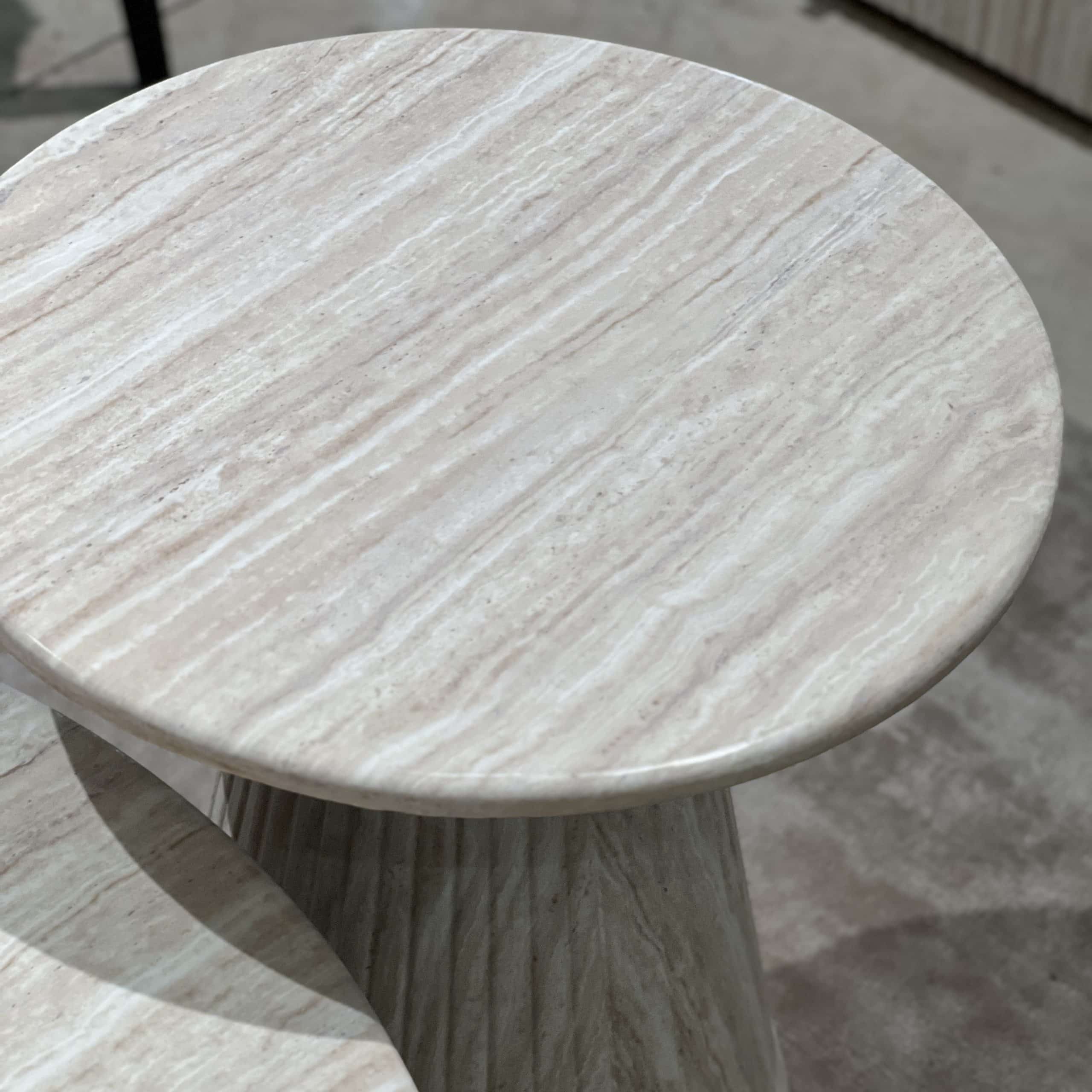 סט 2 שולחנות סלון עגולים טרוורטין