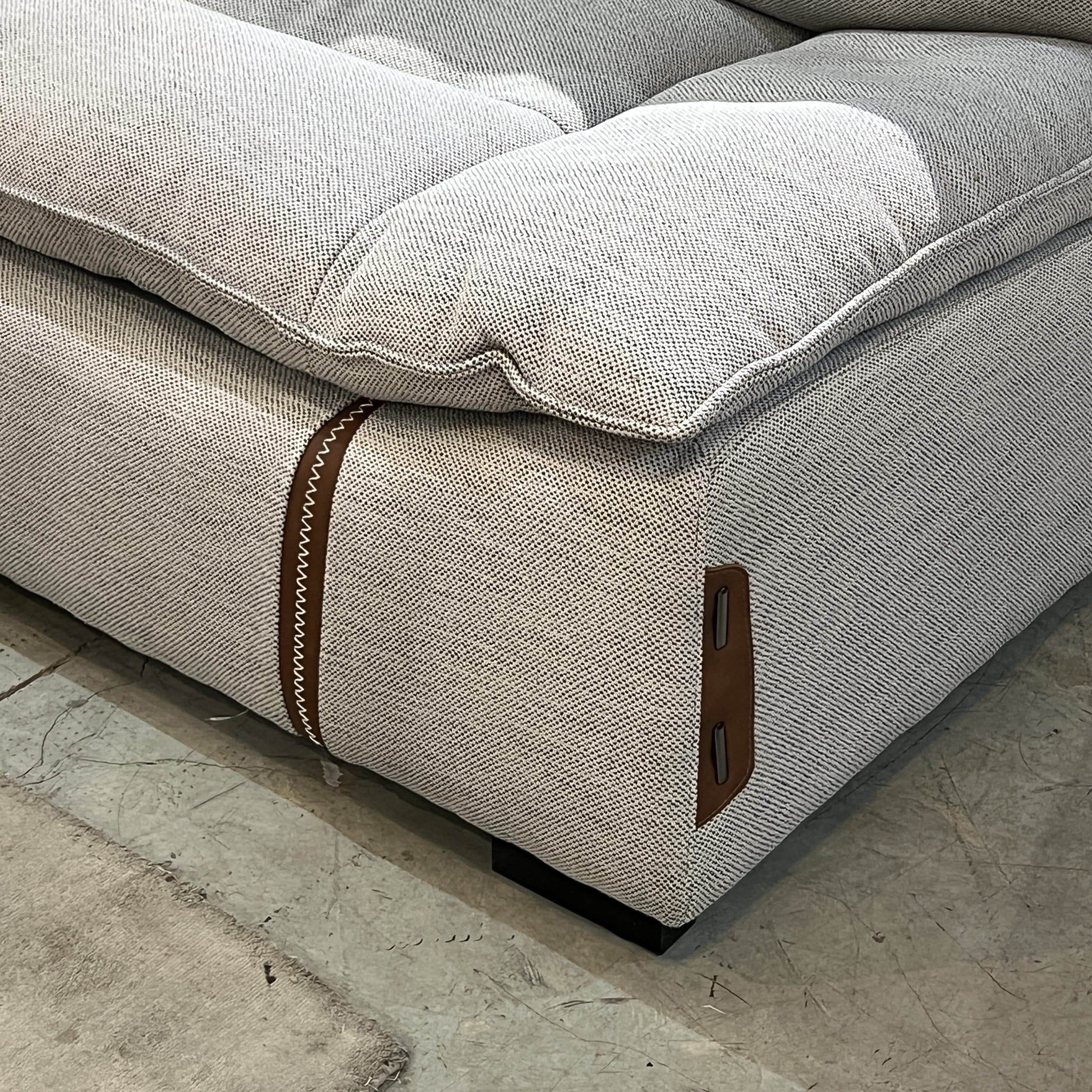 ספה והדום ורונה אריג אפור דגם סופיטל - אחרון מתצוגה! ספה והדום ורונה אריג אפור דגם סופיטל - אחרון מתצוגה!