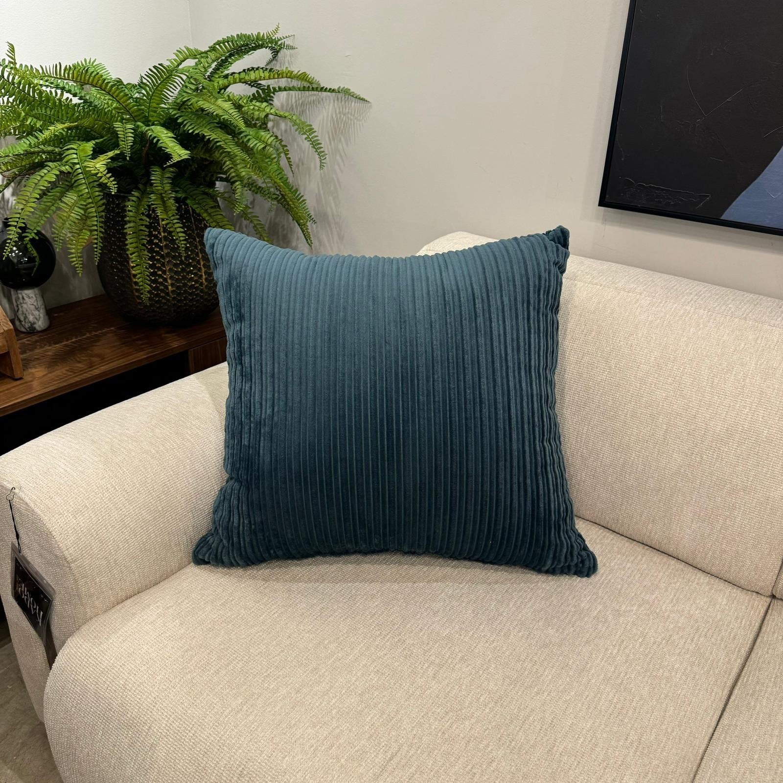 כרית נוי מרובעת קורדרוי כחול עמוק