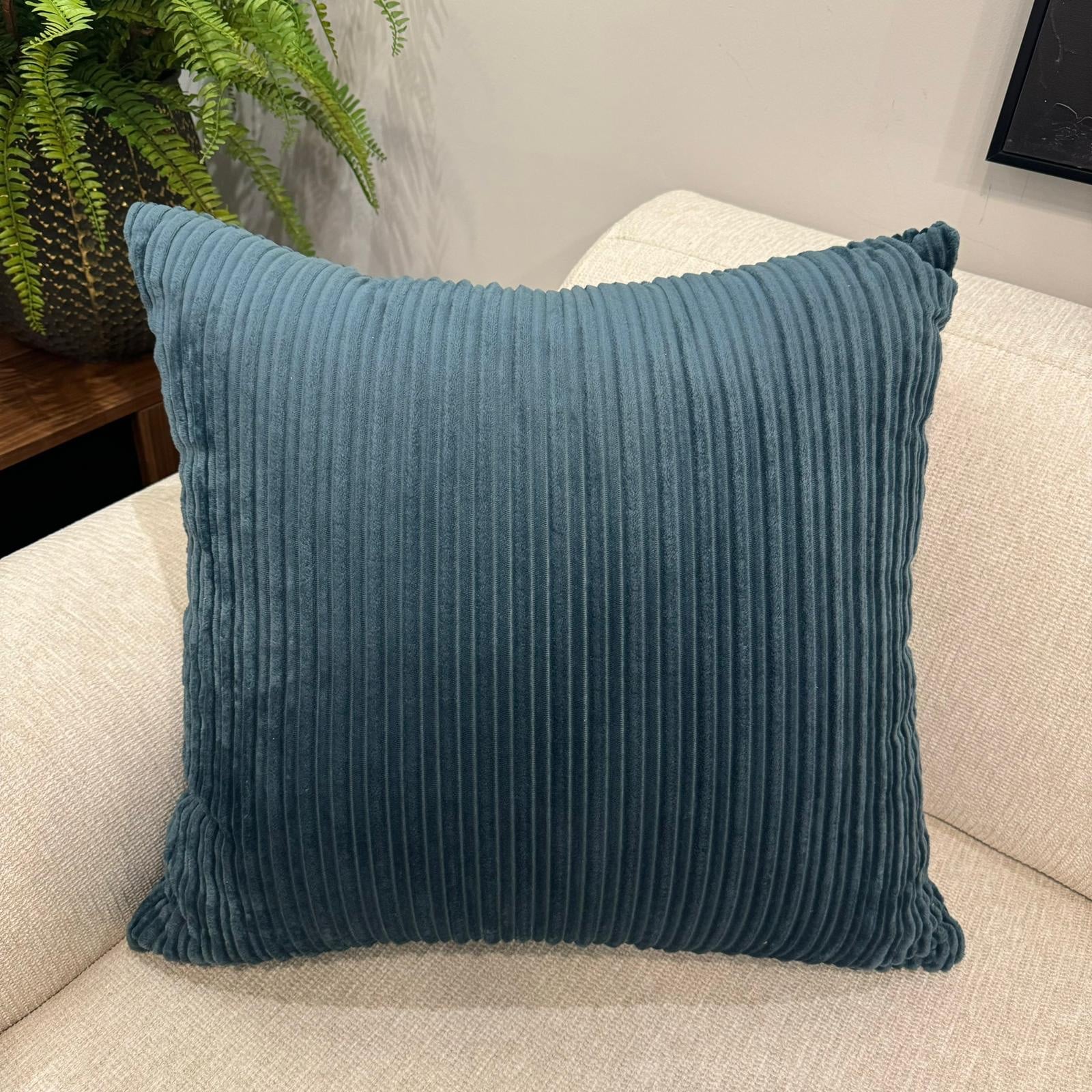 כרית נוי מרובעת קורדרוי כחול עמוק