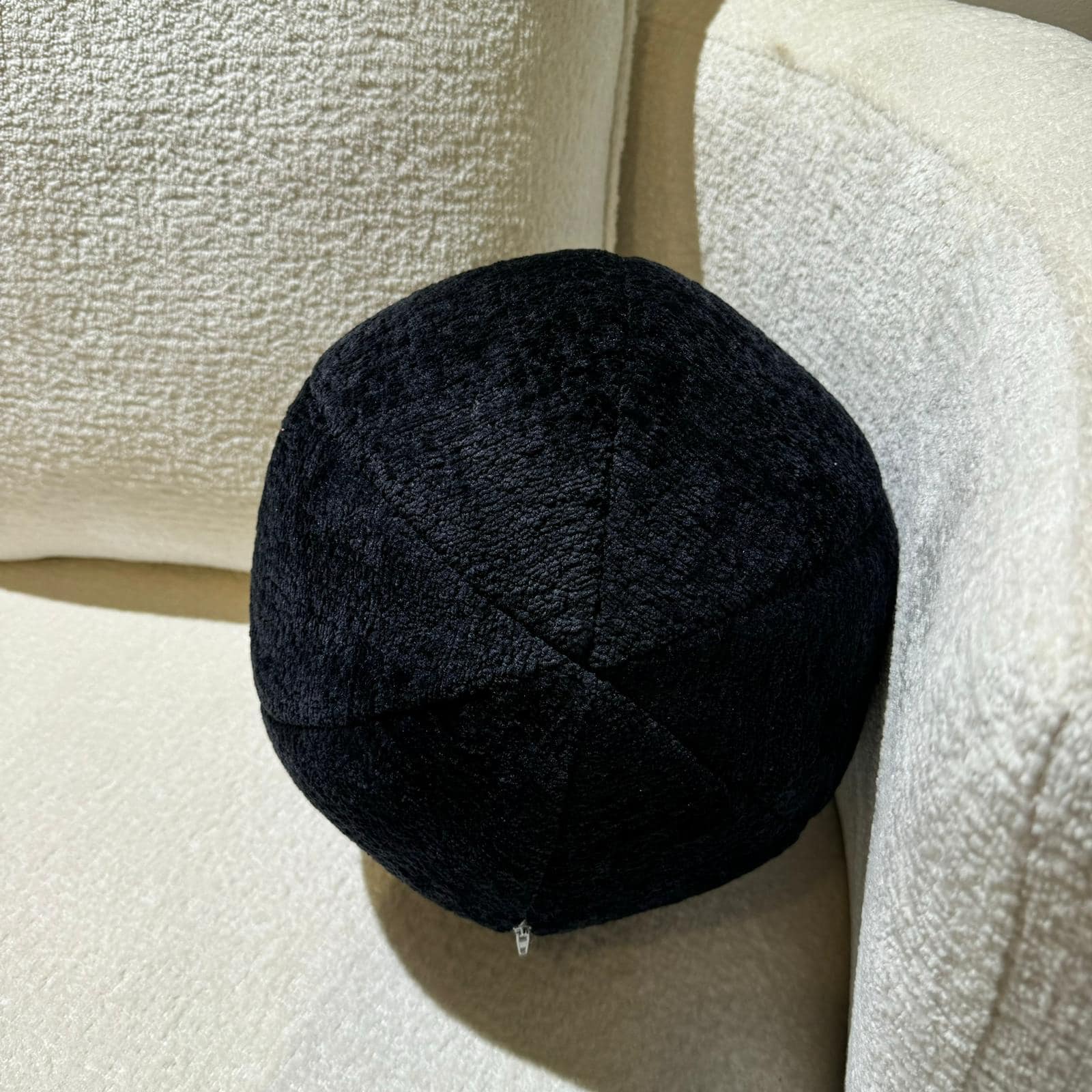 כרית דקורטיבית כדור שחור כרית דקורטיבית כדור שחור