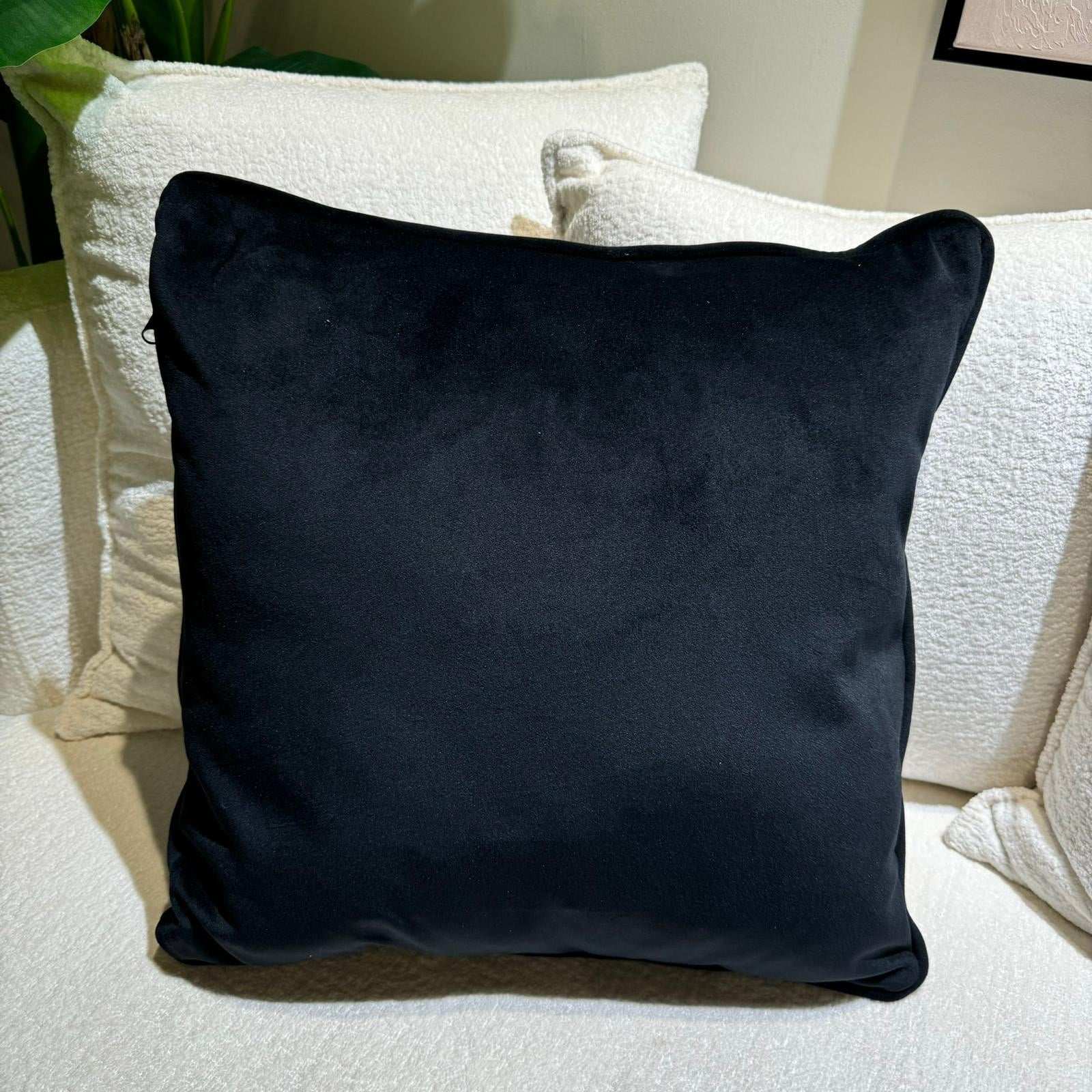 כרית נוי מרובעת קטיפה שחור